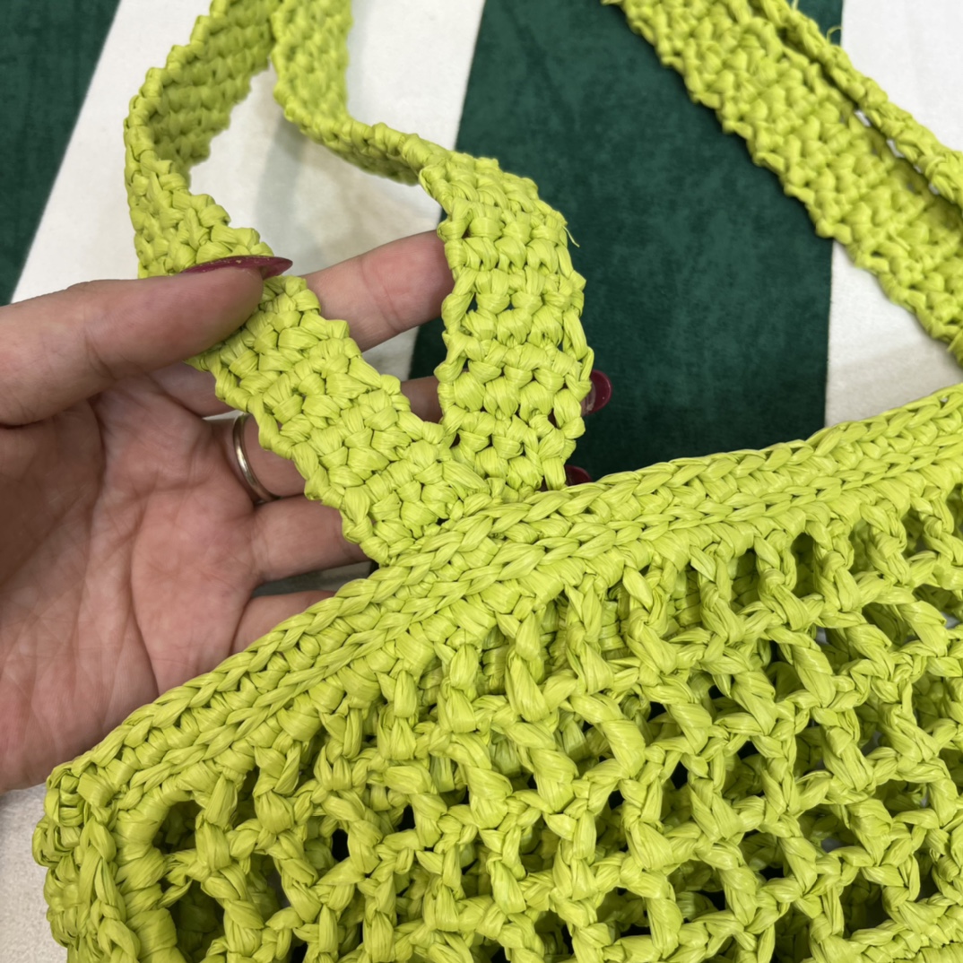 Pra*a crochet tote bag