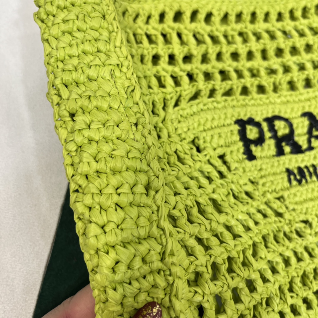Pra*a crochet tote bag