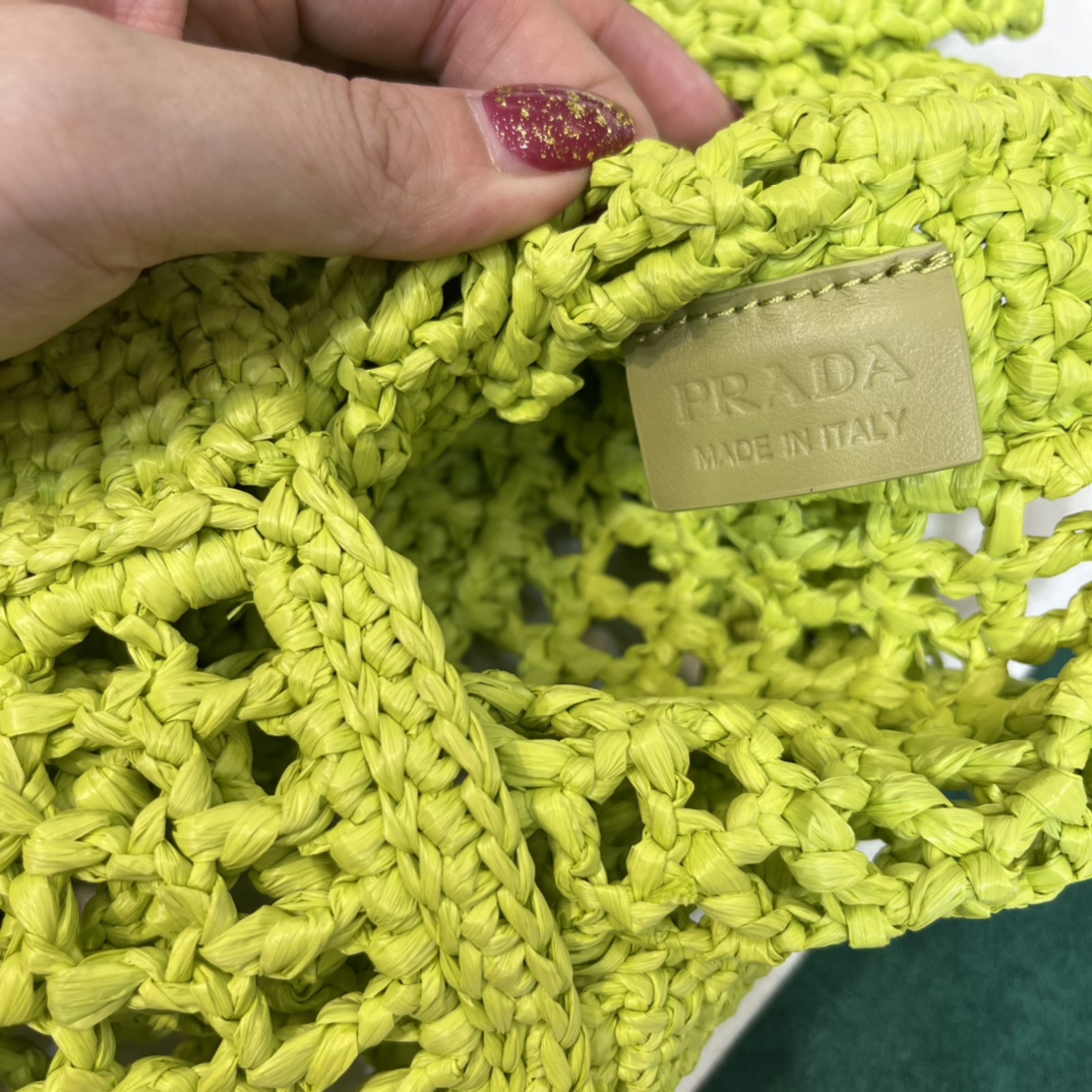 Pra*a crochet tote bag