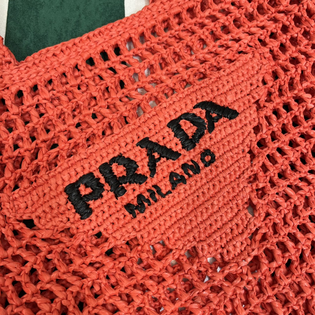 Pra*a crochet tote bag