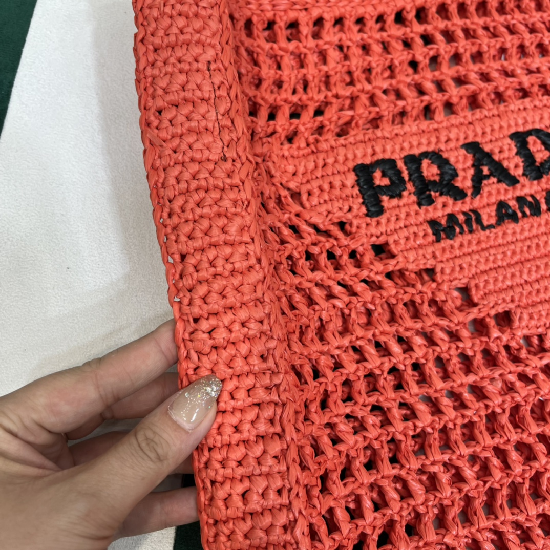 Pra*a crochet tote bag
