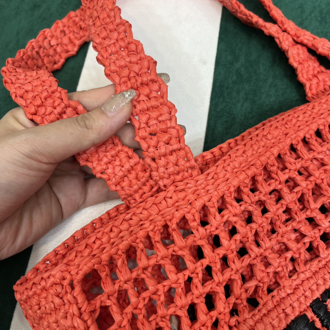 Pra*a crochet tote bag