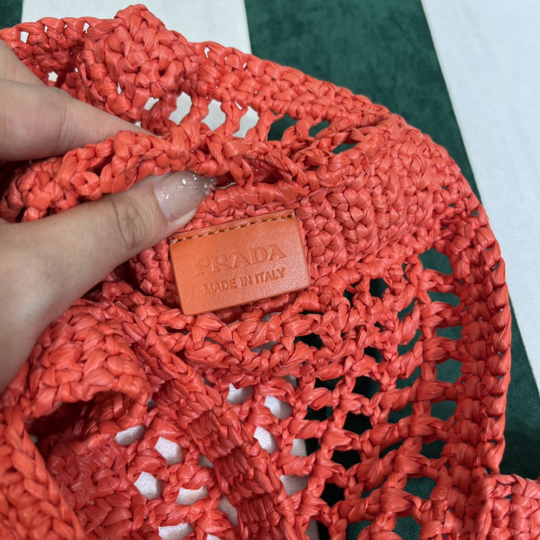 Pra*a crochet tote bag
