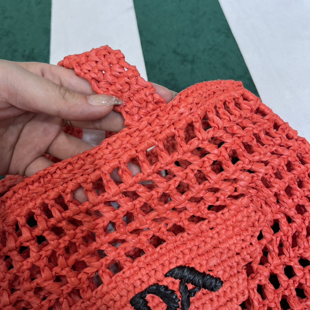 Pra*a crochet tote bag