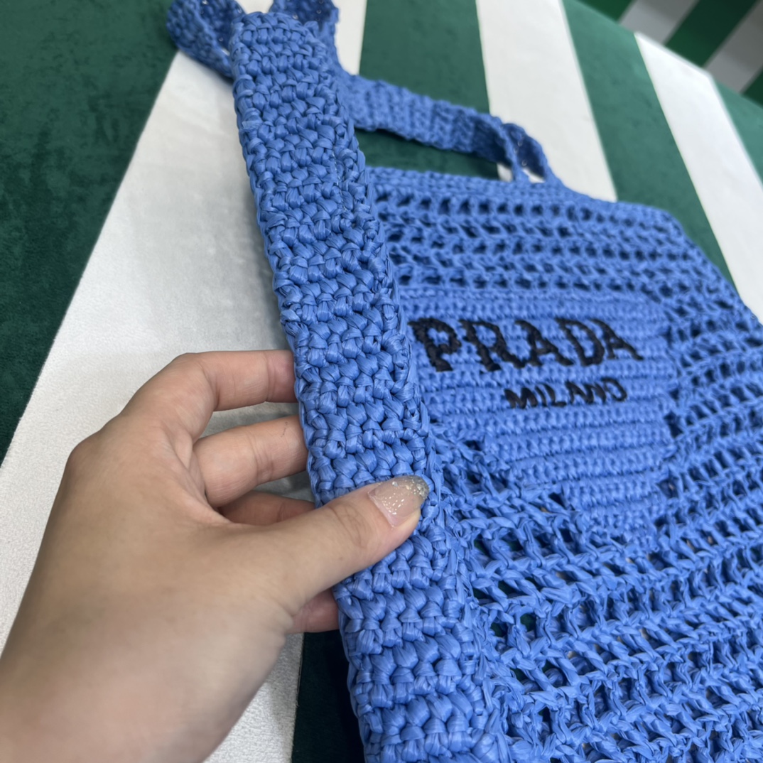 Pra*a crochet tote bag