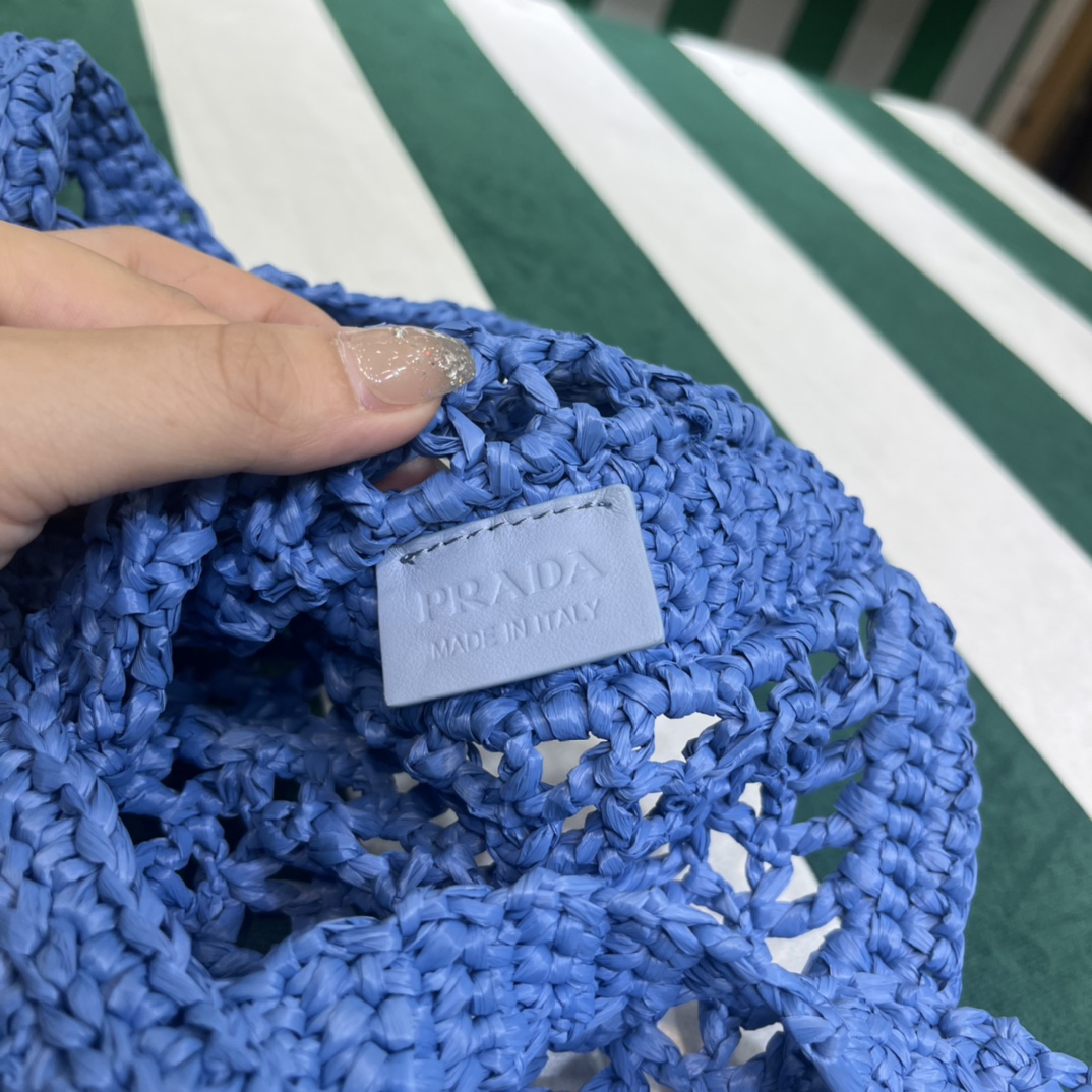 Pra*a crochet tote bag