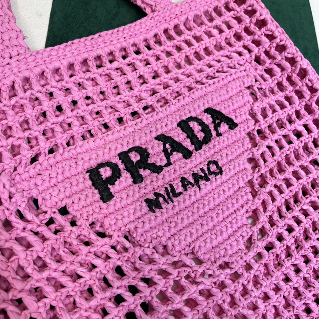 Pra*a crochet tote bag