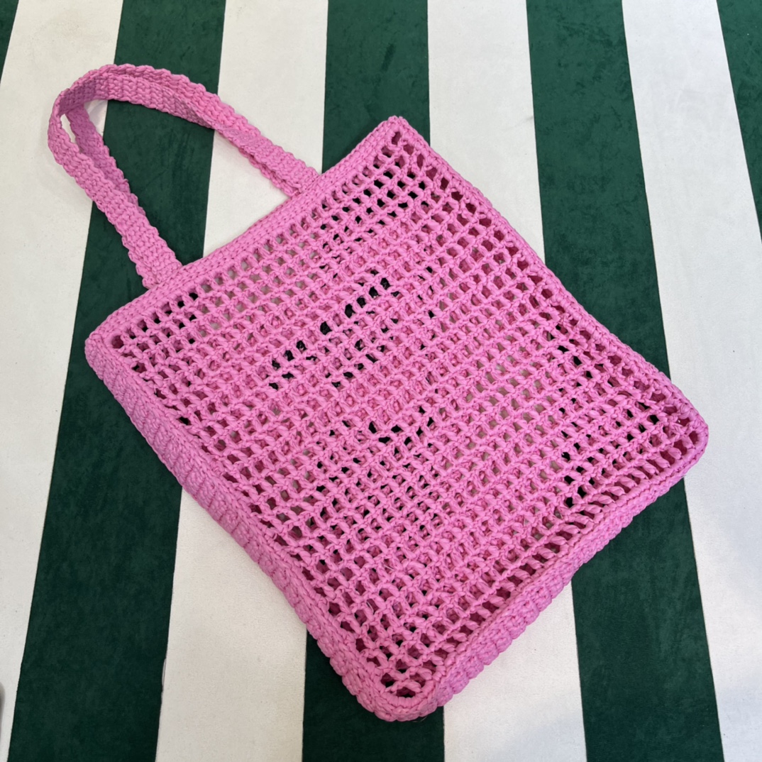 Pra*a crochet tote bag