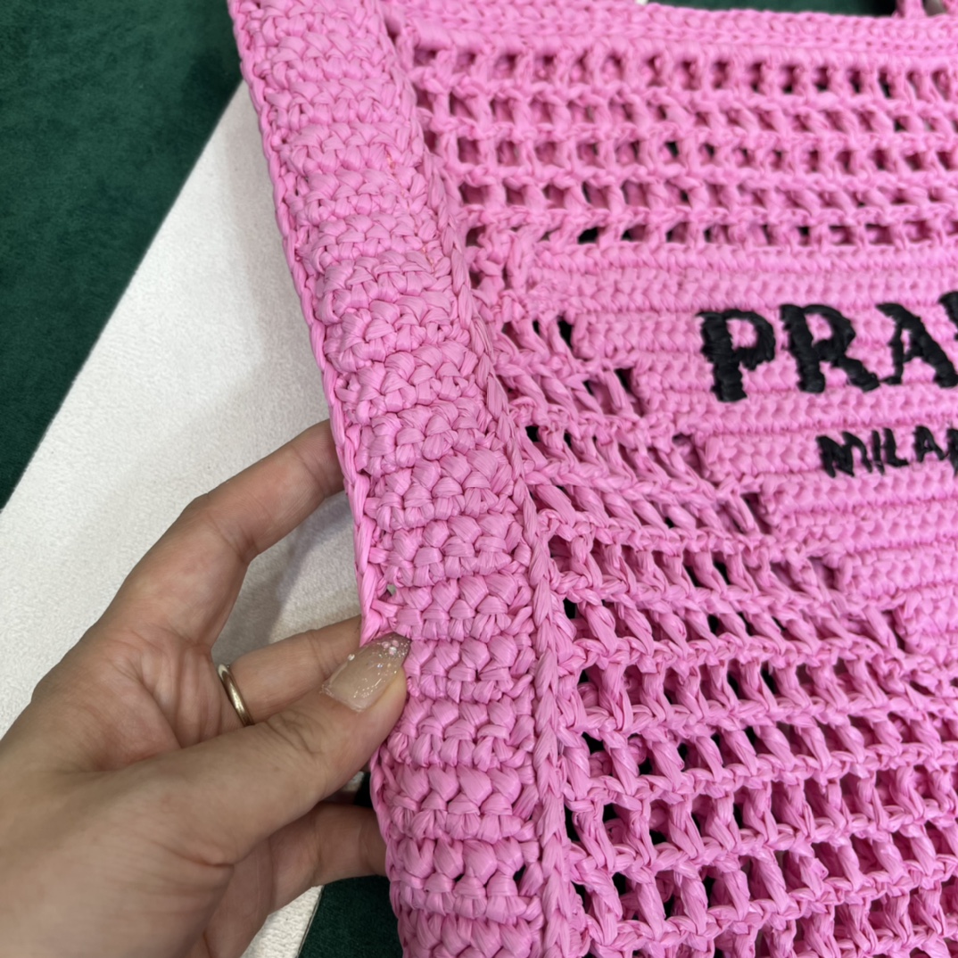 Pra*a crochet tote bag