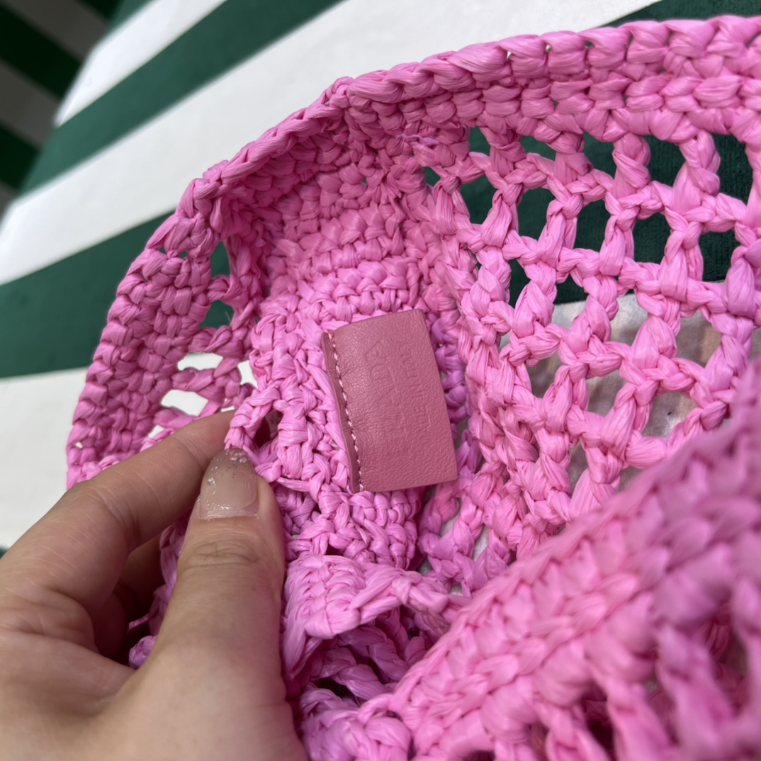 Pra*a crochet tote bag