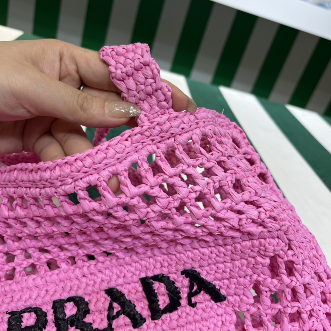 Pra*a crochet tote bag