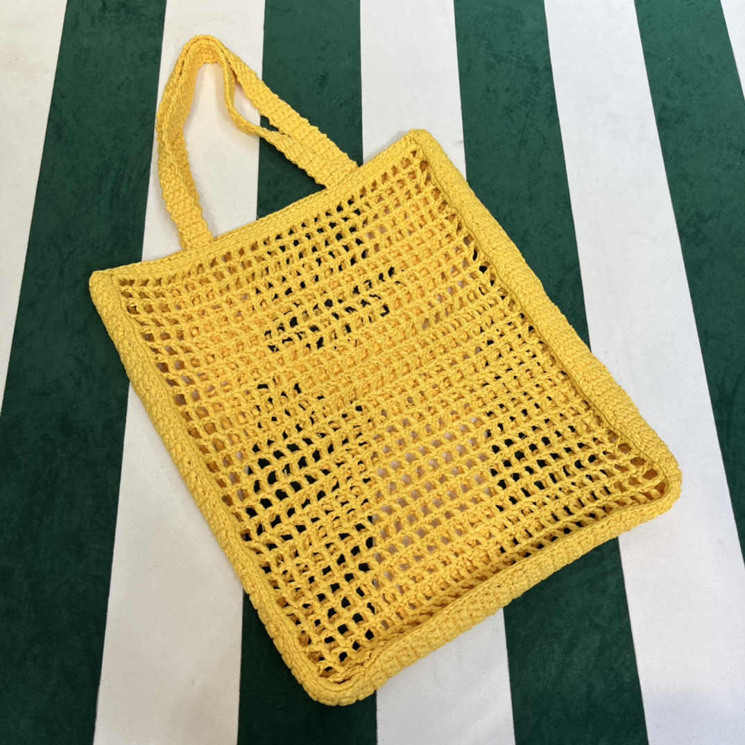 Pra*a crochet tote bag