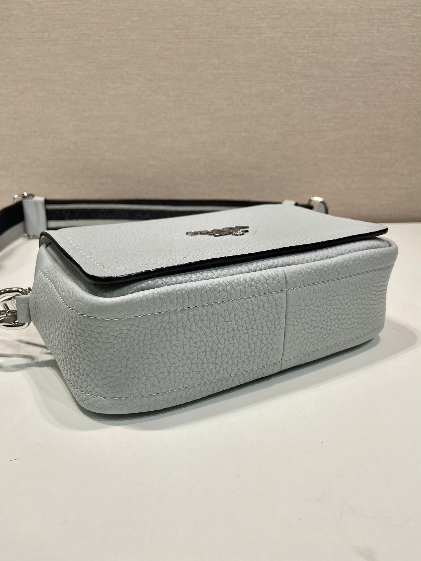 Pra*a leather shoulder bag