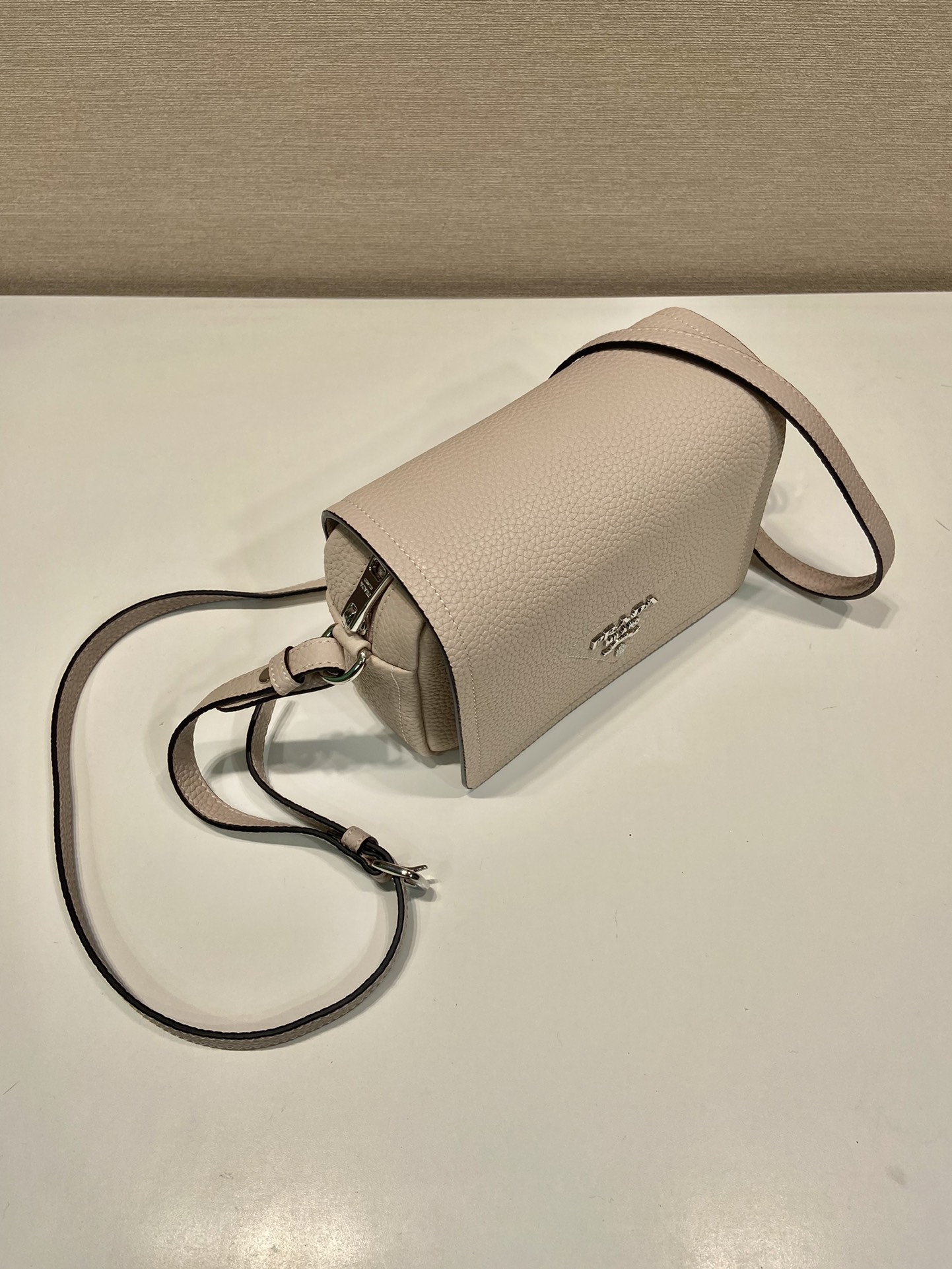 Pra*a leather shoulder bag