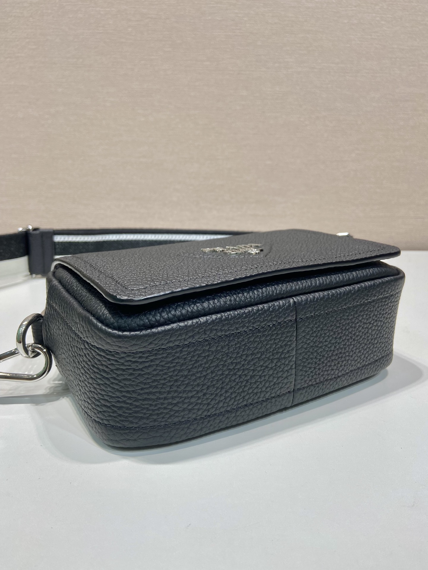 Pra*a leather shoulder bag
