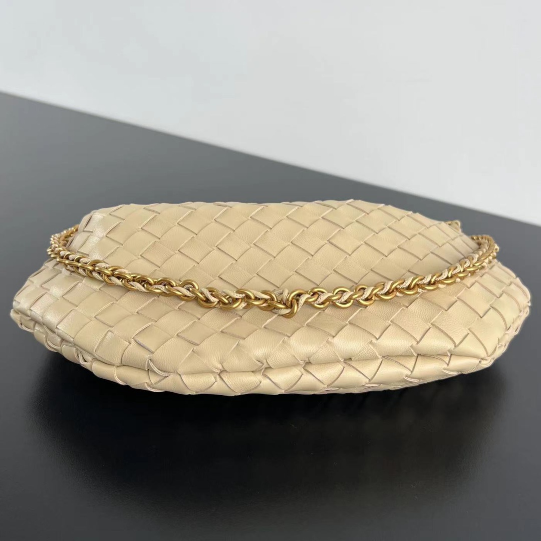 bo*te*ga Ve*ne*ta bv sardine with chain