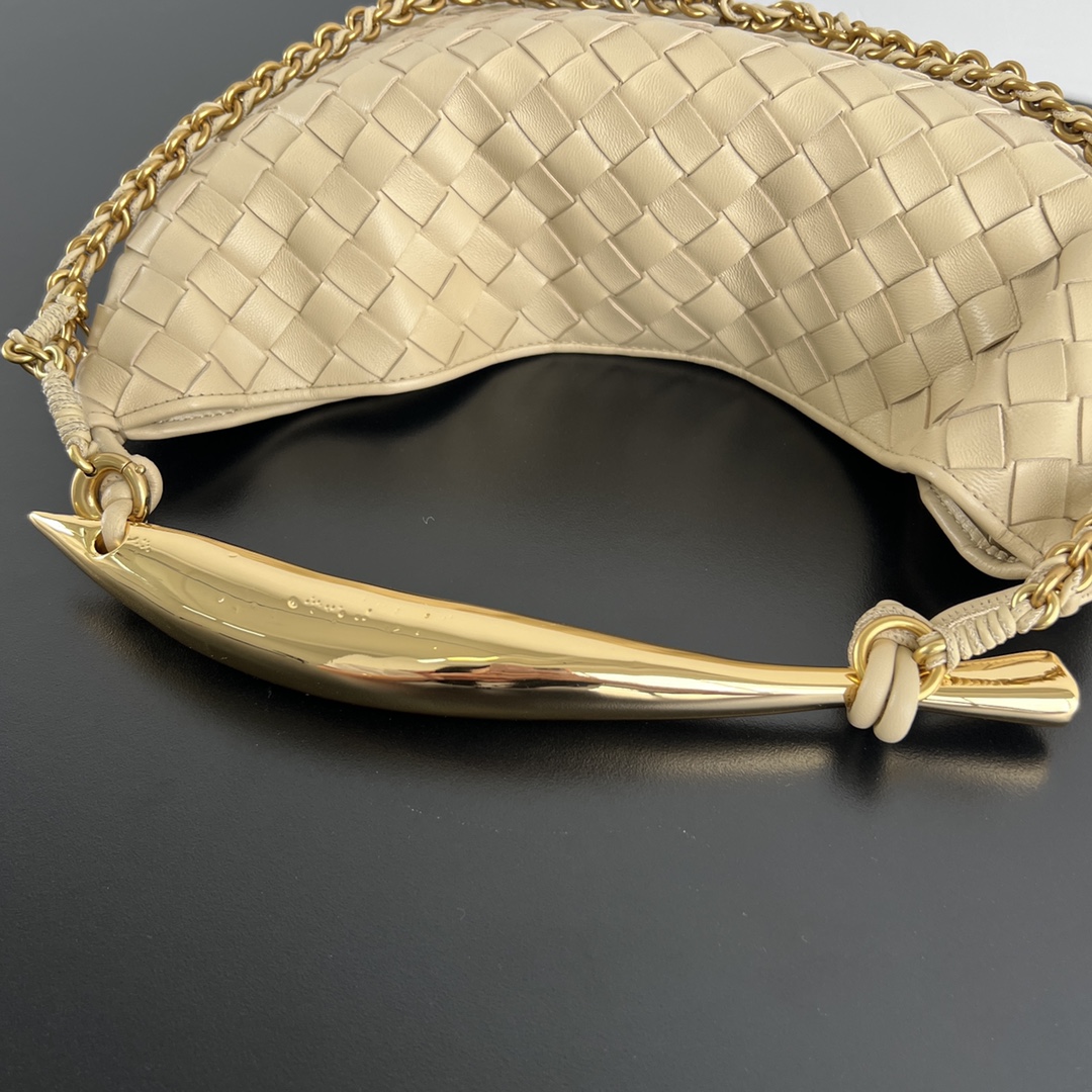 bo*te*ga Ve*ne*ta bv sardine with chain