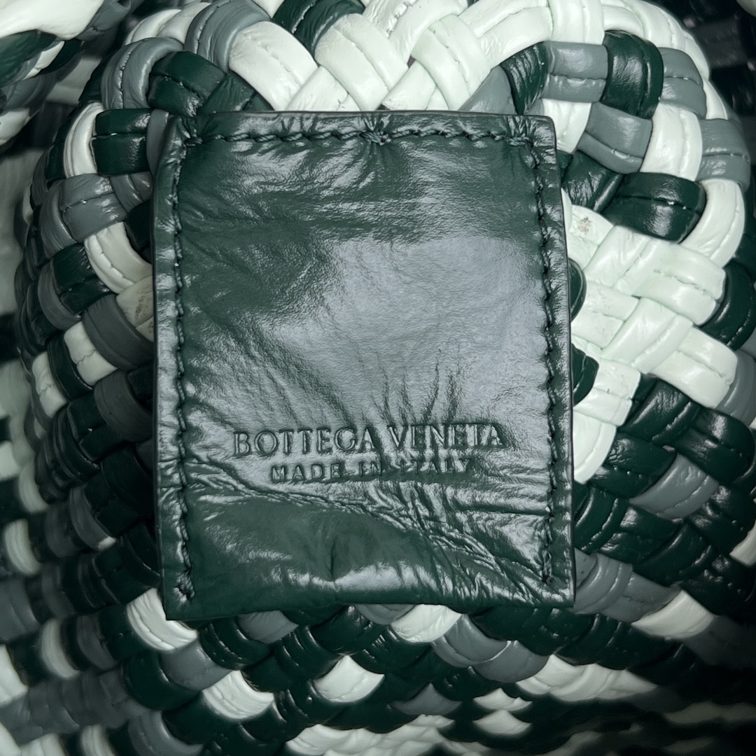 bo*te*ga Ve*ne*ta bv mini tosca