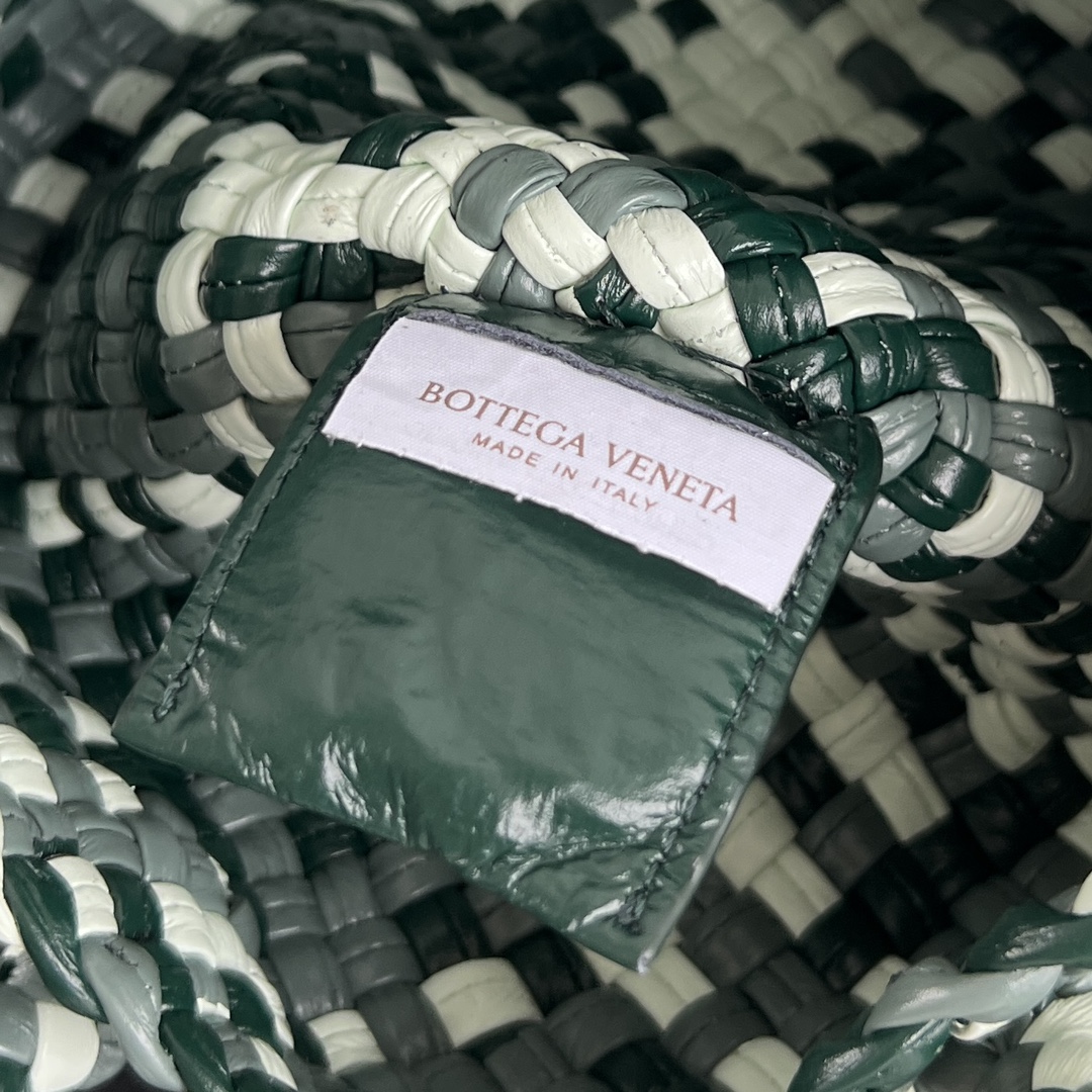 bo*te*ga Ve*ne*ta bv mini tosca
