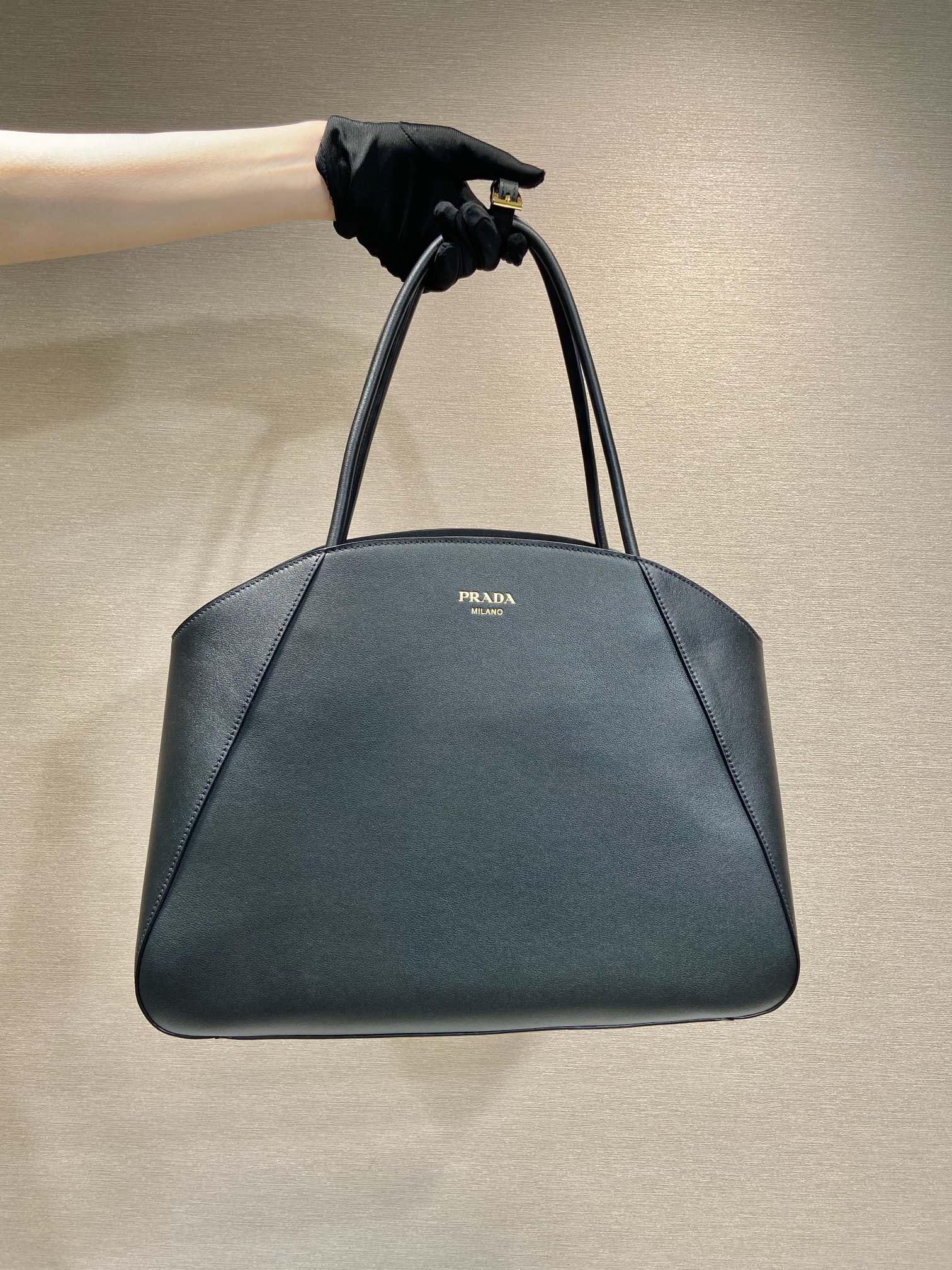 Pra*a large leather tote bag