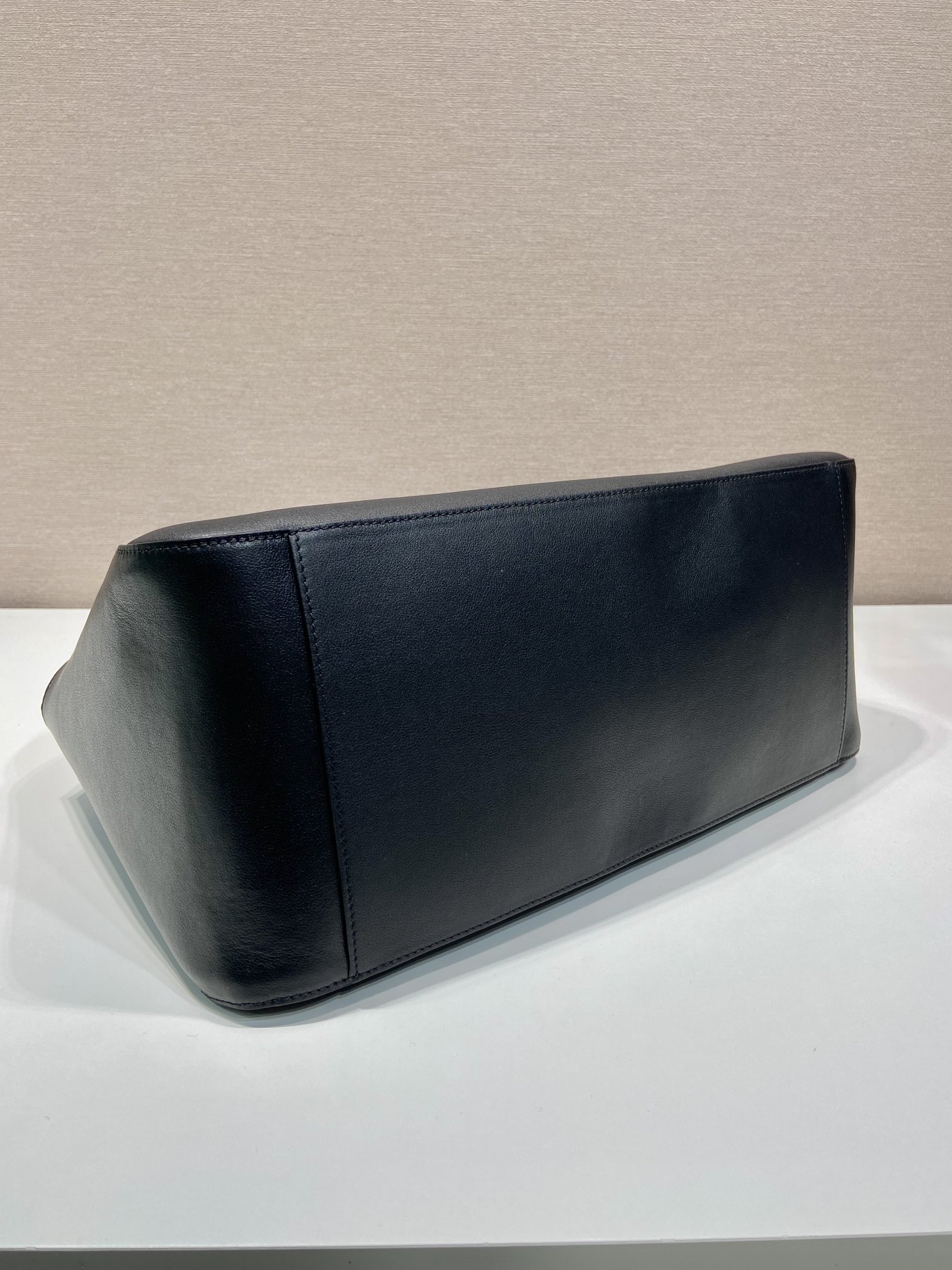 Pra*a large leather tote bag