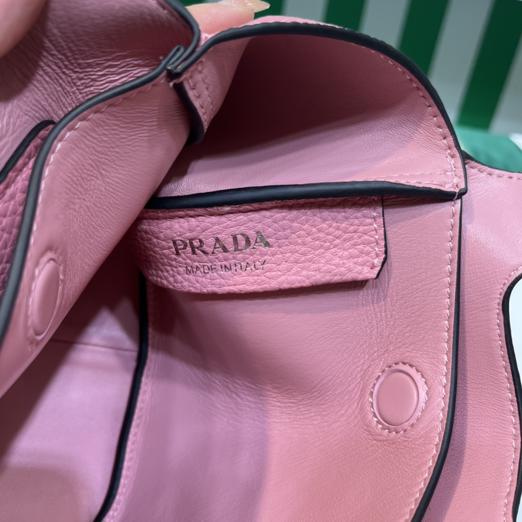 Pra*a leather mini bag