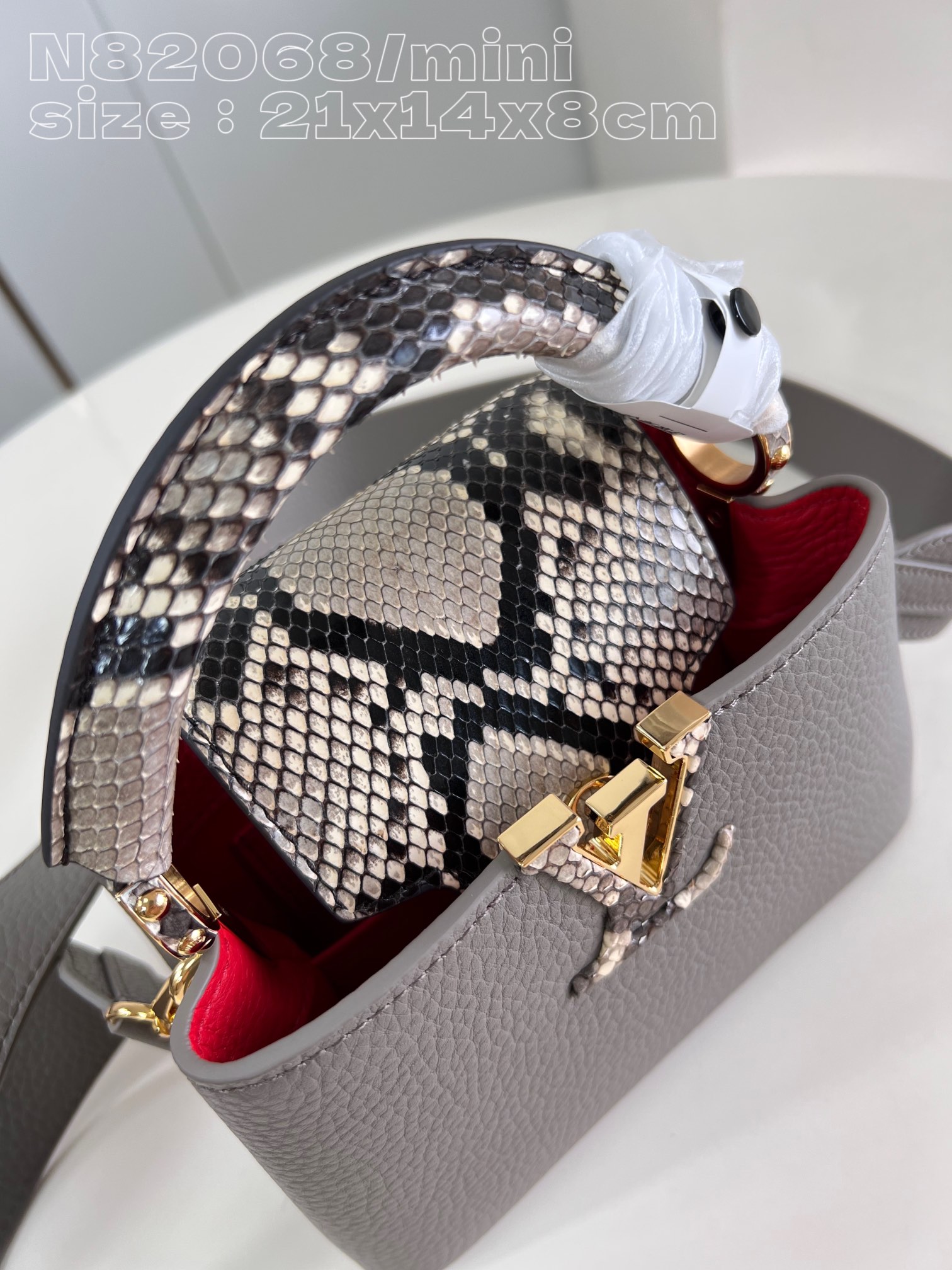 l**is V*t*n capucines mini bag