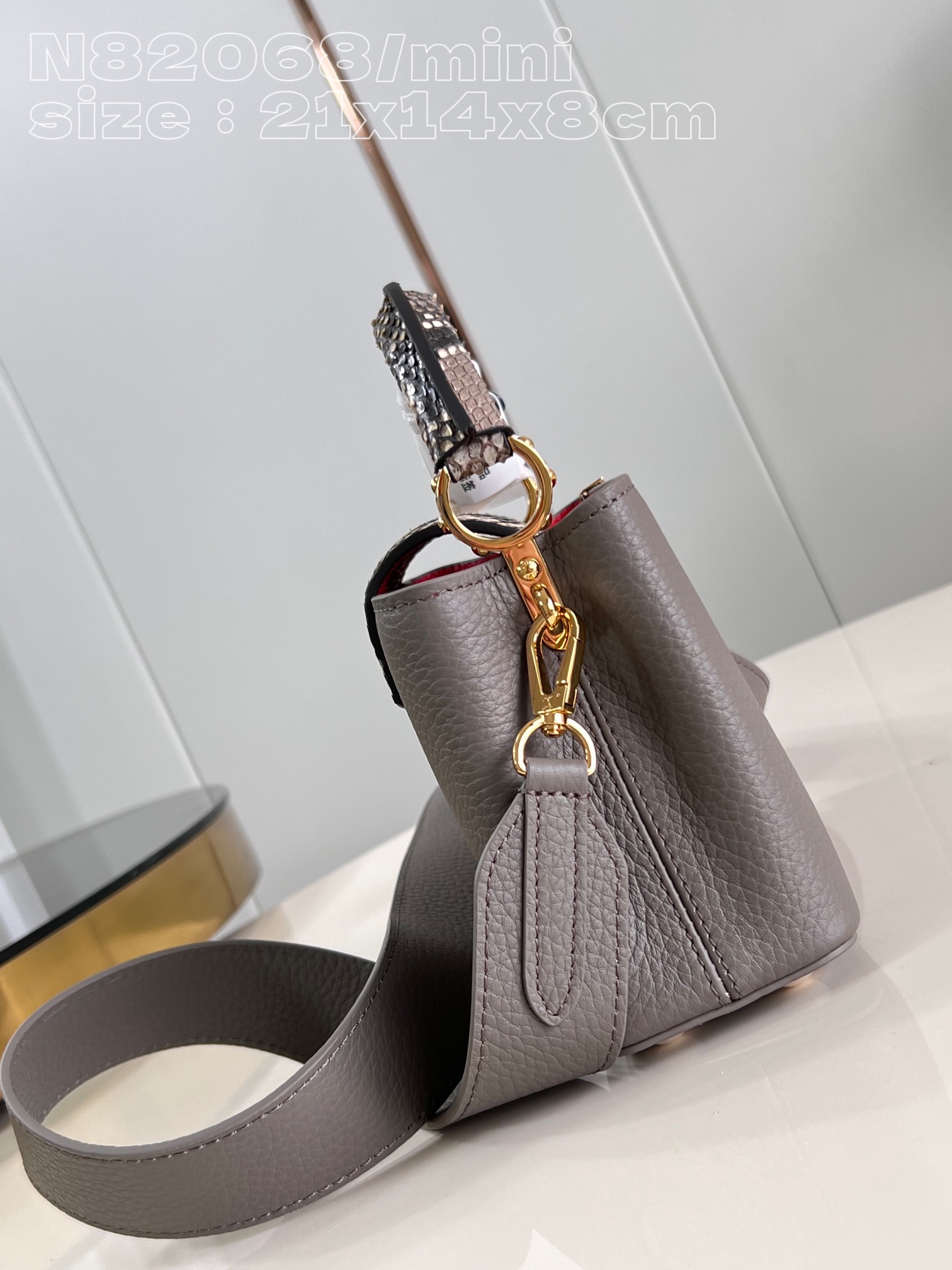 l**is V*t*n capucines mini bag