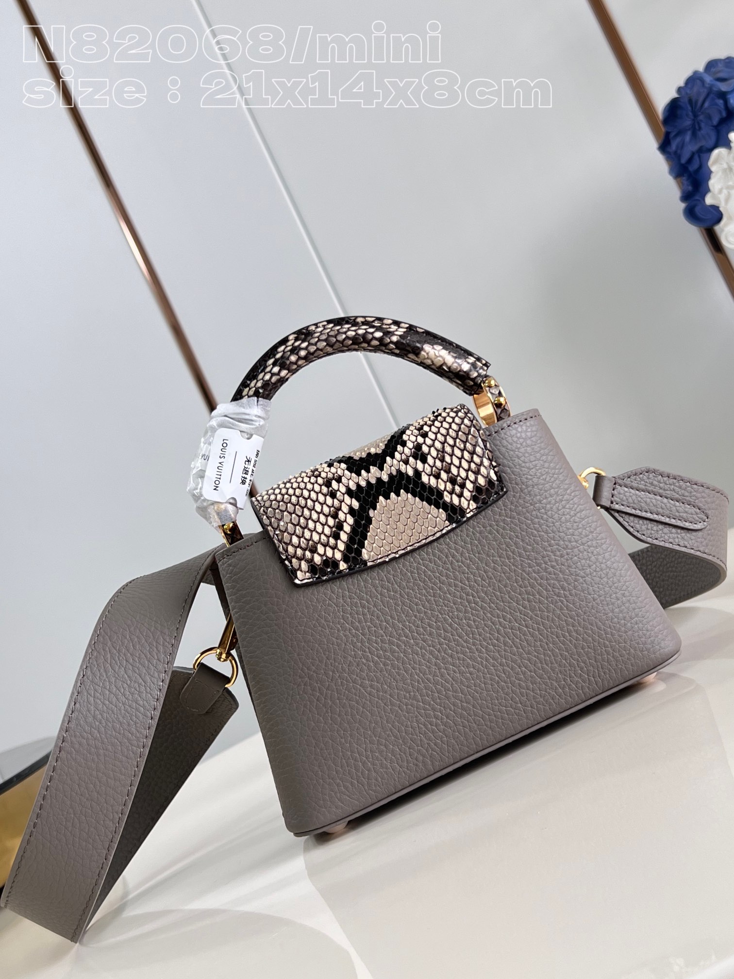 l**is V*t*n capucines mini bag