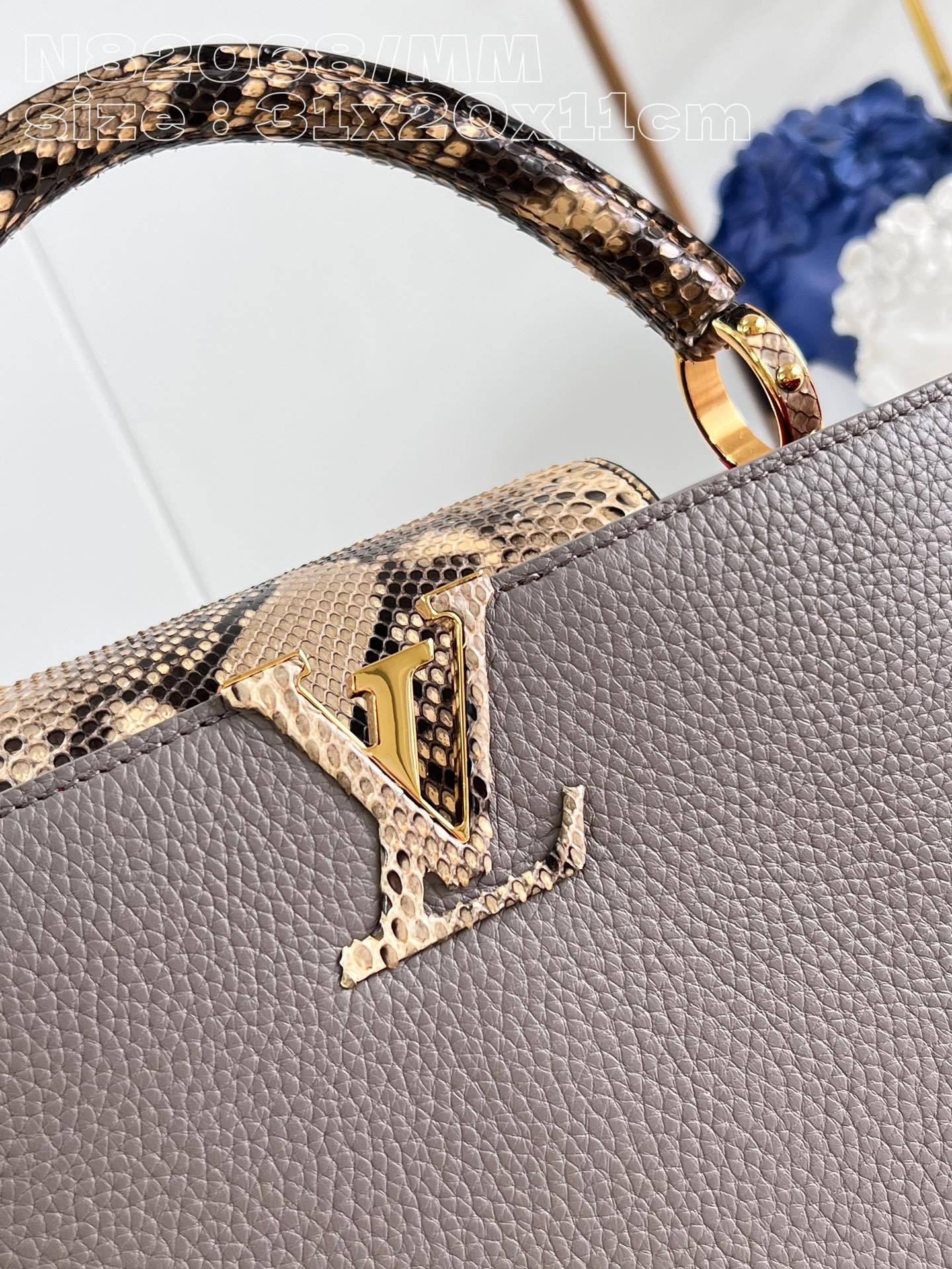 l**is V*t*n capucines mm handbag