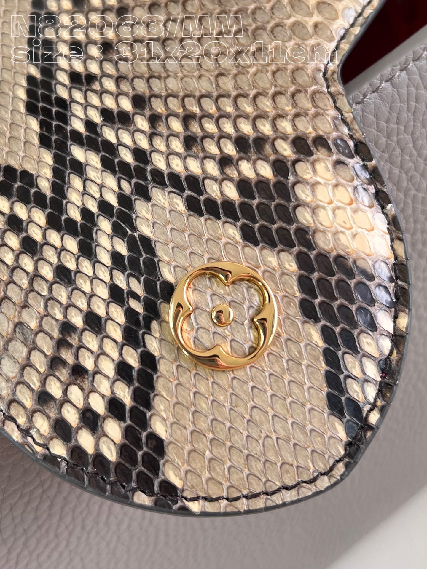 l**is V*t*n capucines mm handbag