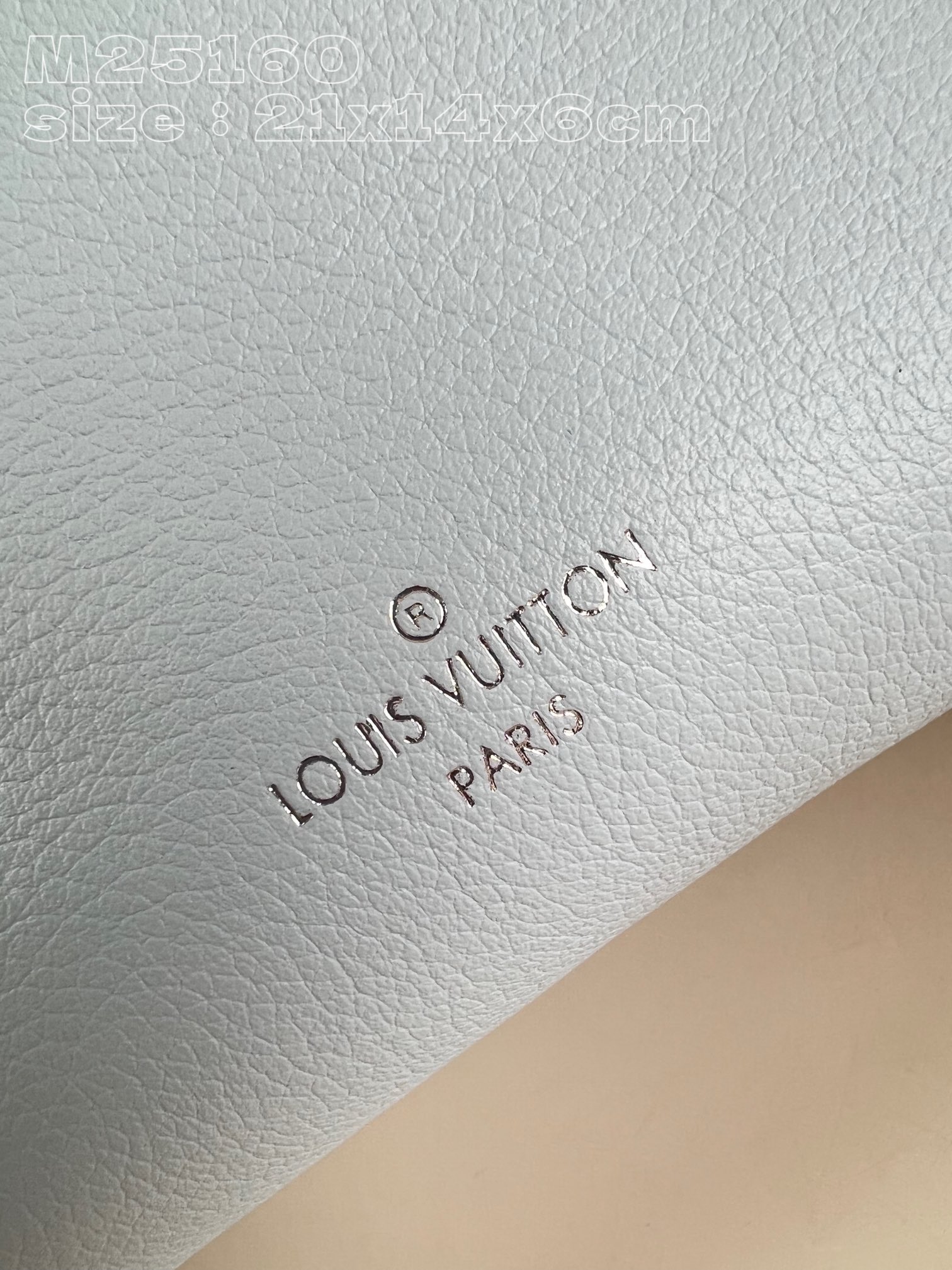 l**is V*t*n side trunk mm