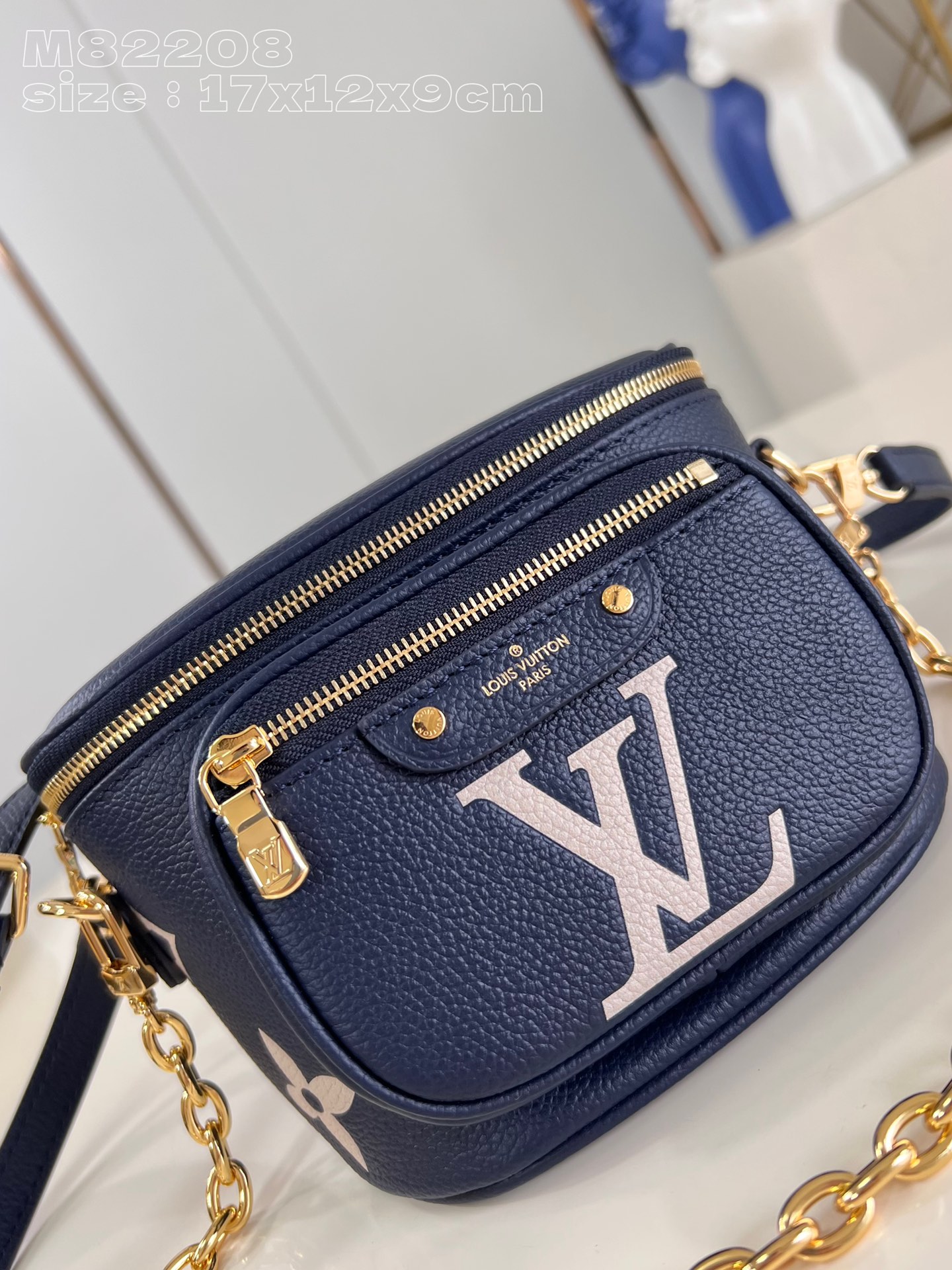 l**is V*t*n mini bumbag