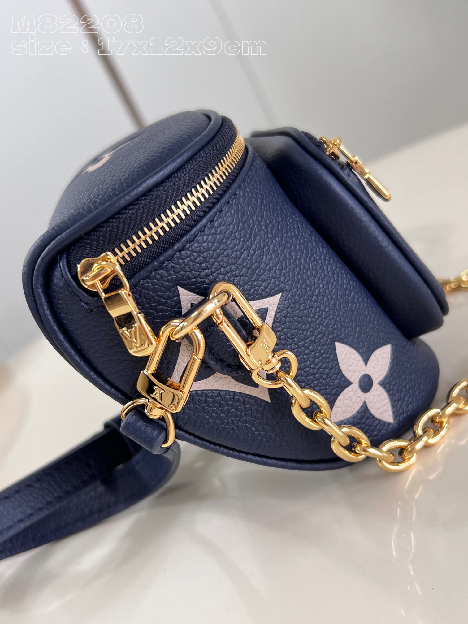 l**is V*t*n mini bumbag