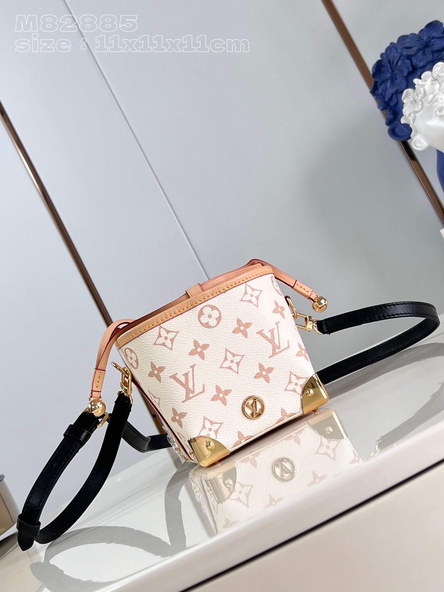 l**is V*t*n noé purse lv charms