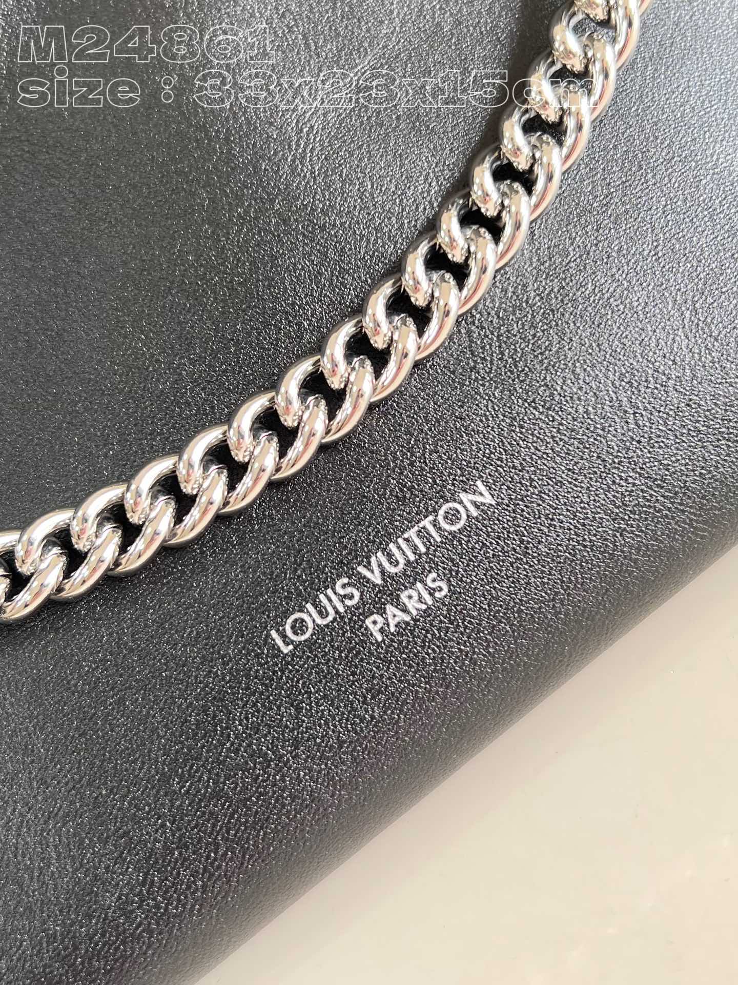 l**is V*t*n carryall cargo pm