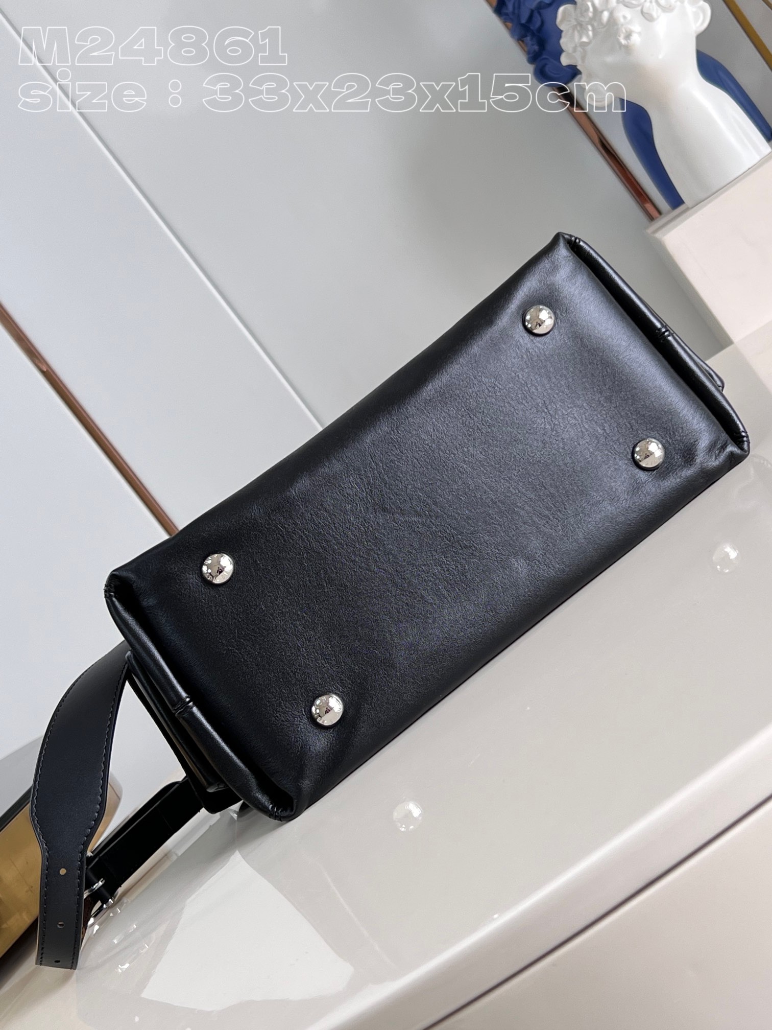 l**is V*t*n carryall cargo pm