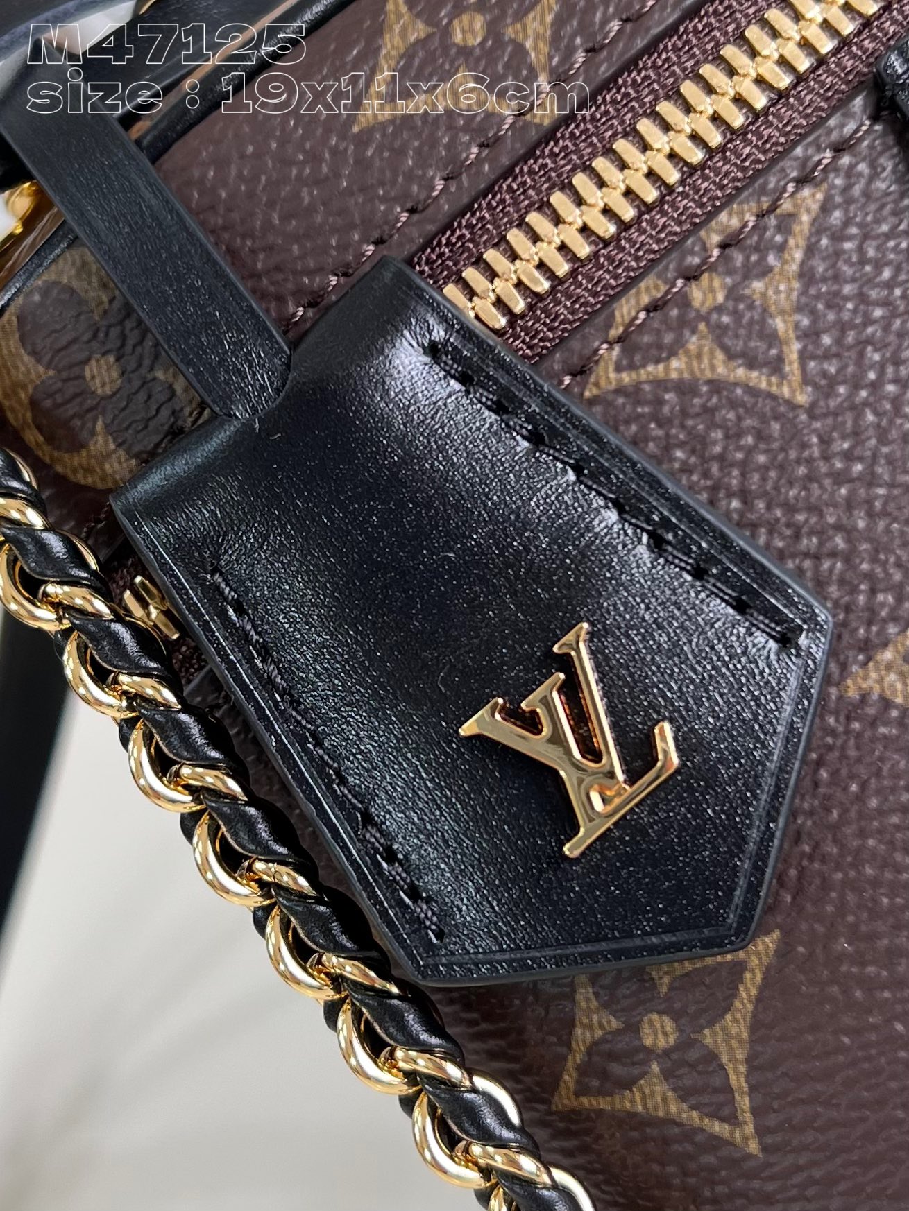 l**is V*t*n vanity chain pouch