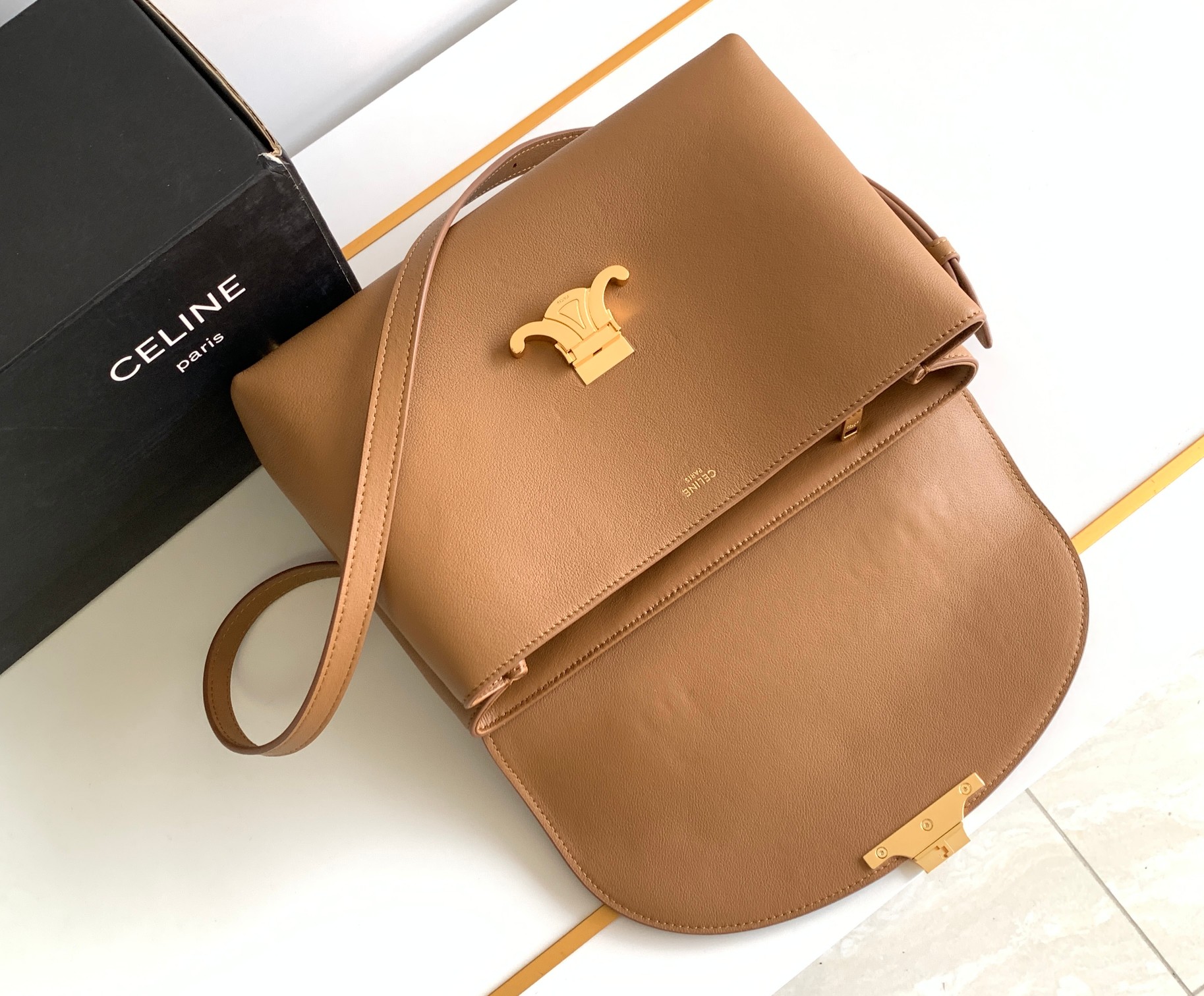 Ce**e medium nino bag