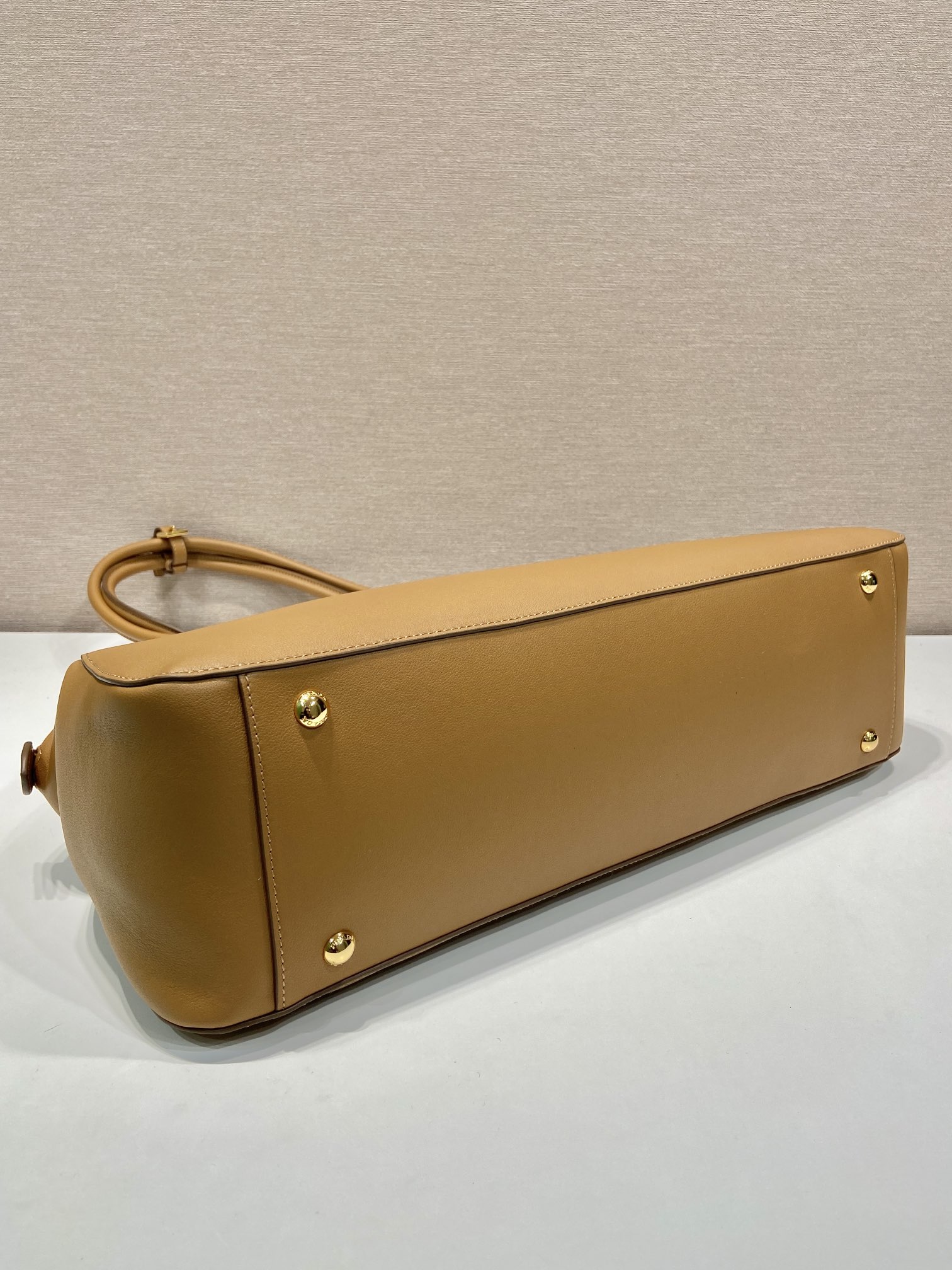 Large leather tote bag with zipper closure