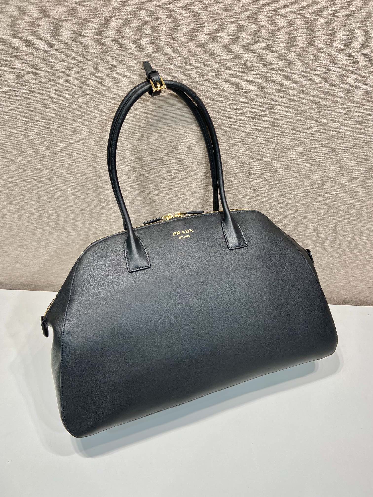Large leather tote bag with zipper closure