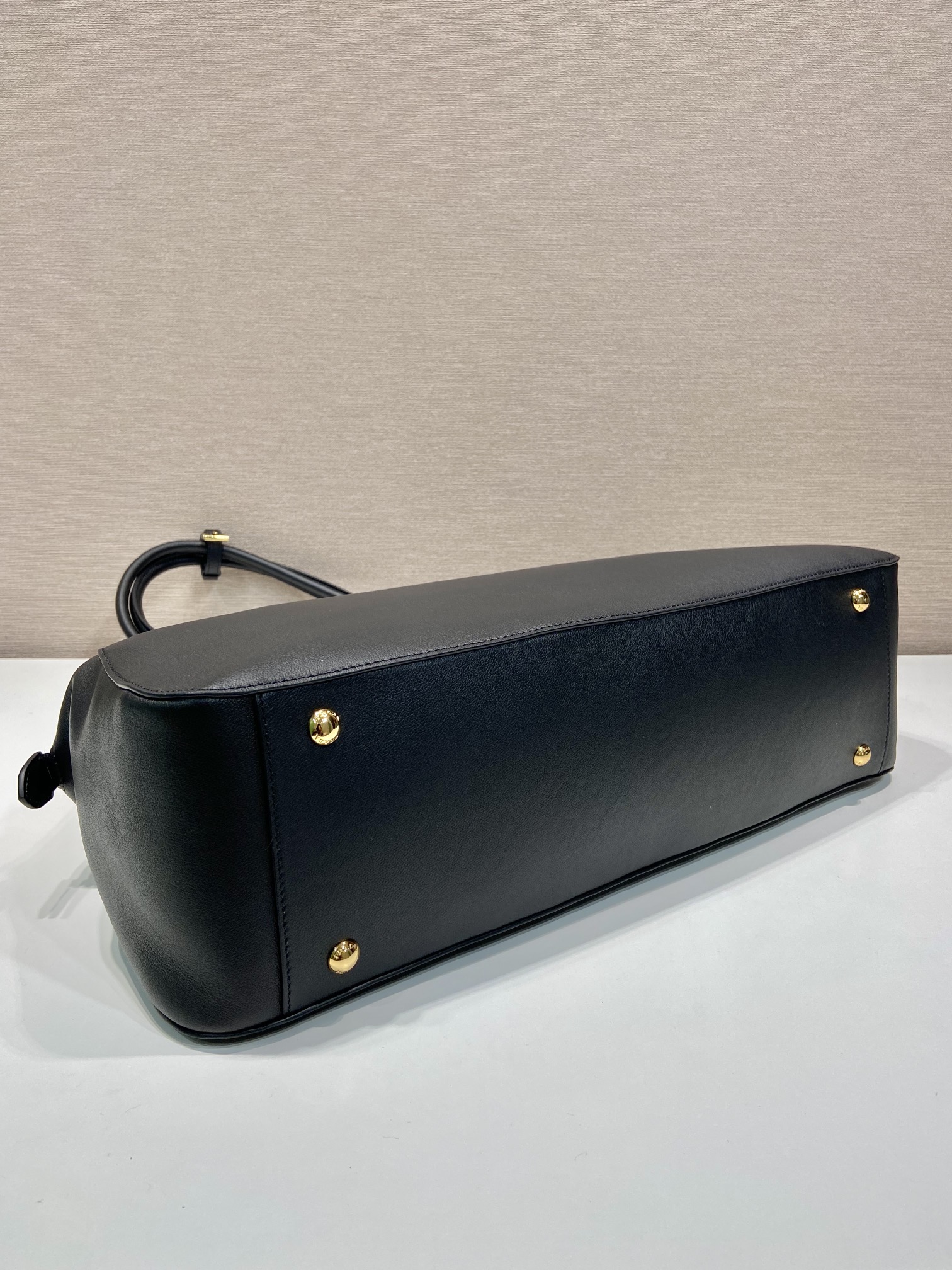 Large leather tote bag with zipper closure