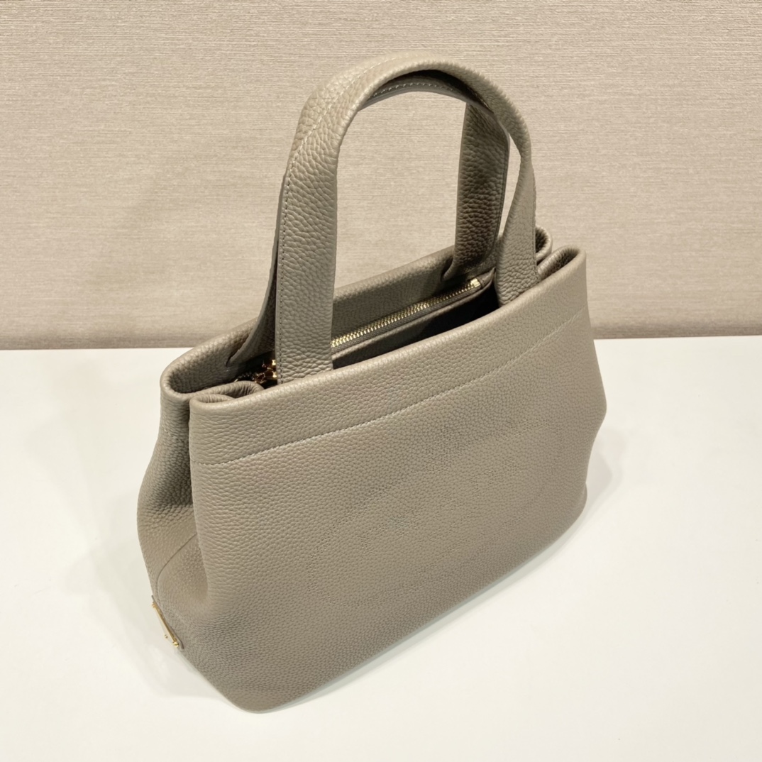 Pra*a tote bag