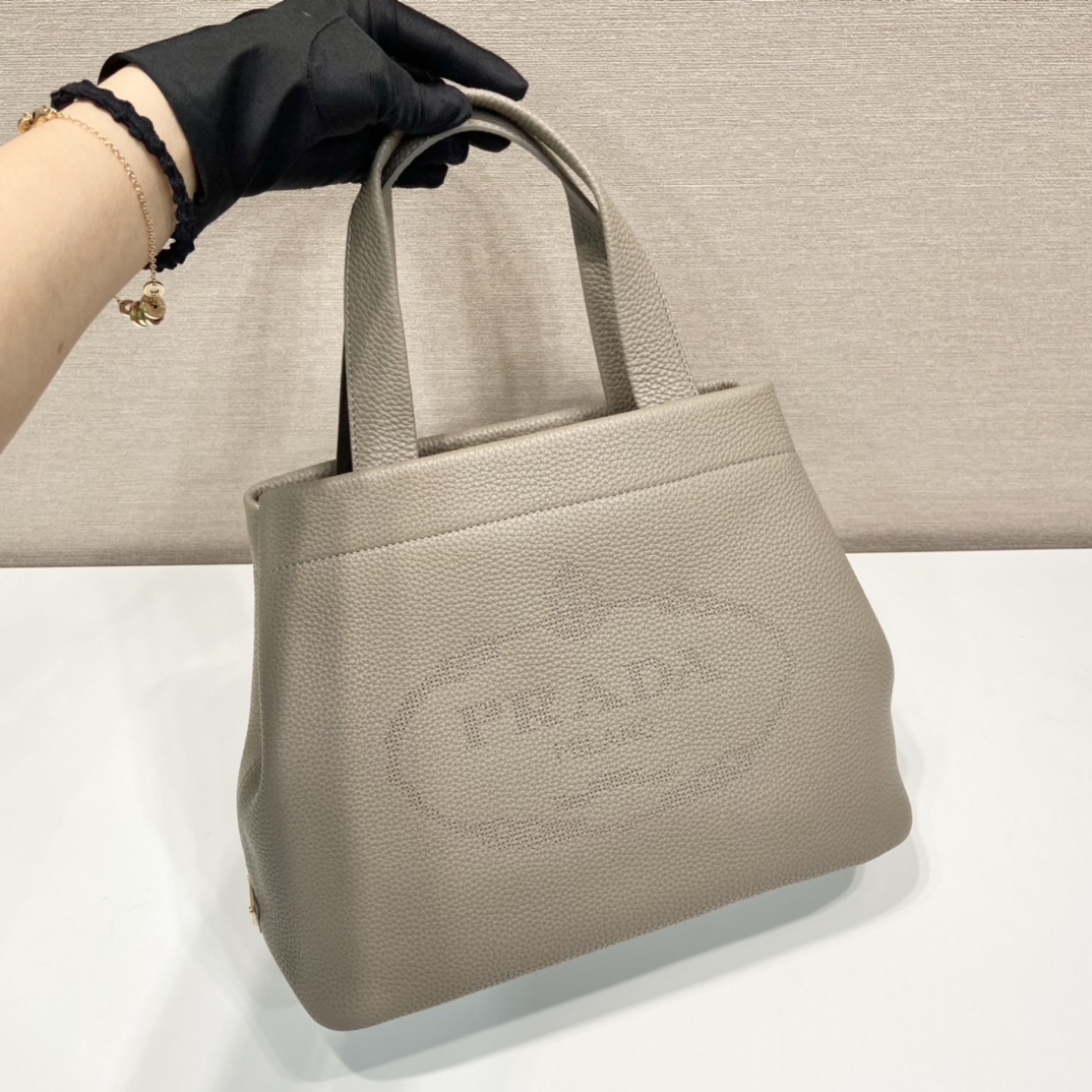 Pra*a tote bag