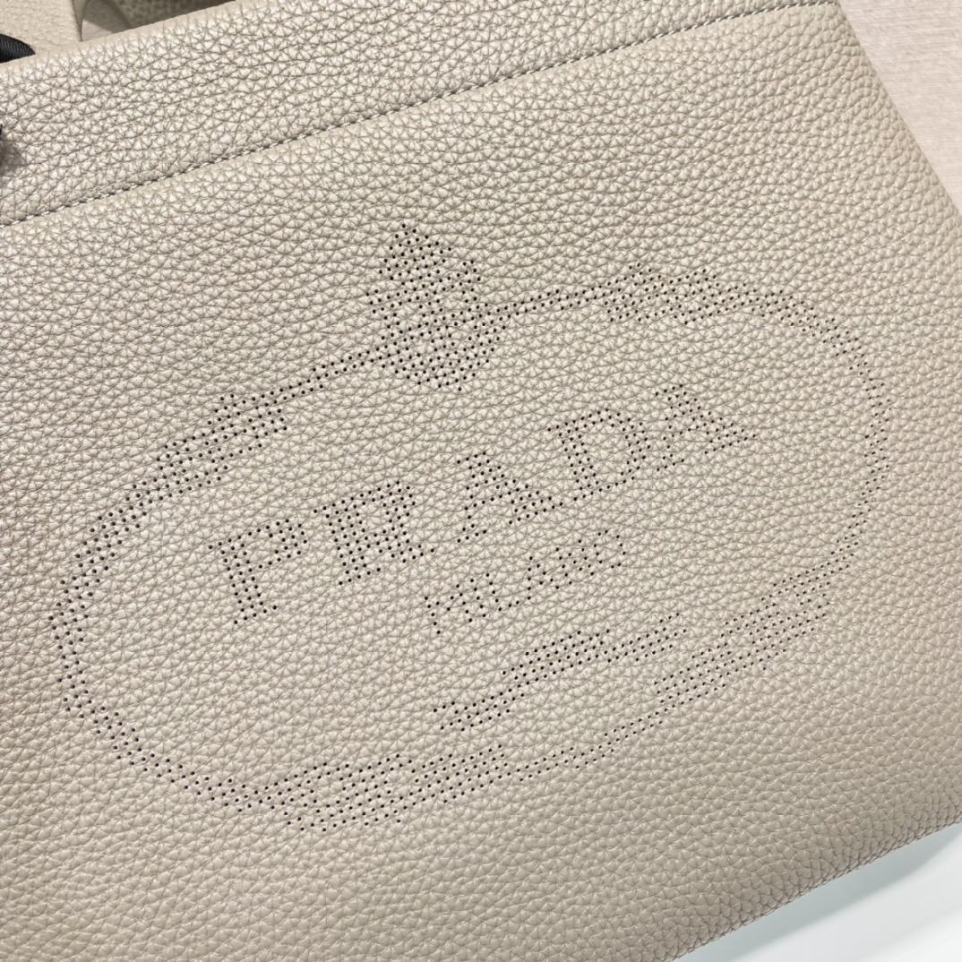 Pra*a tote bag