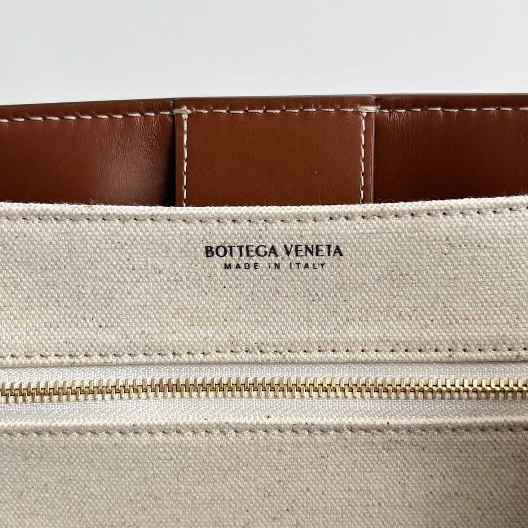 bo*te*ga Ve*ne*ta medium andiamo bag