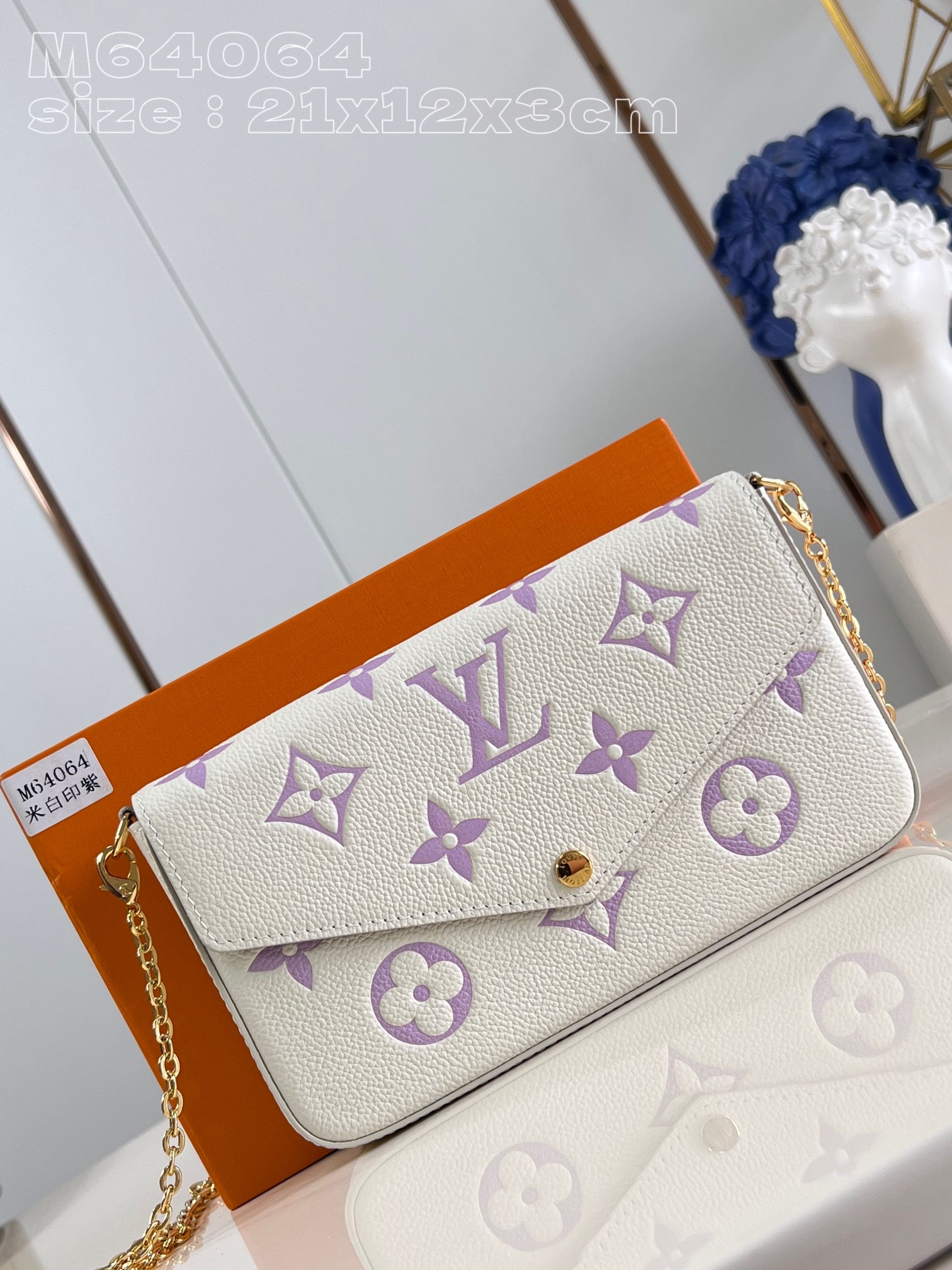 l**is V*t*n pochette félicie