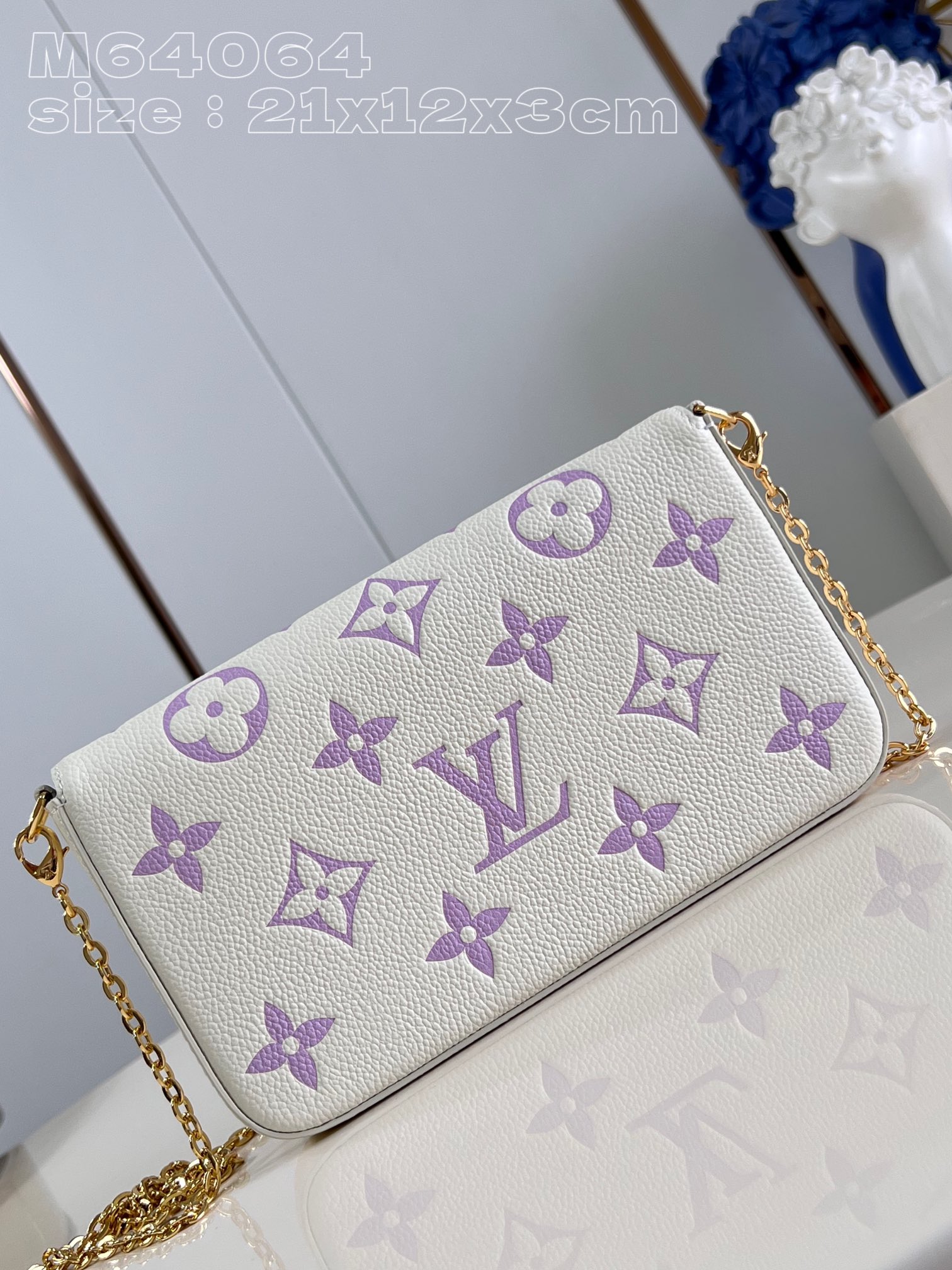 l**is V*t*n pochette félicie