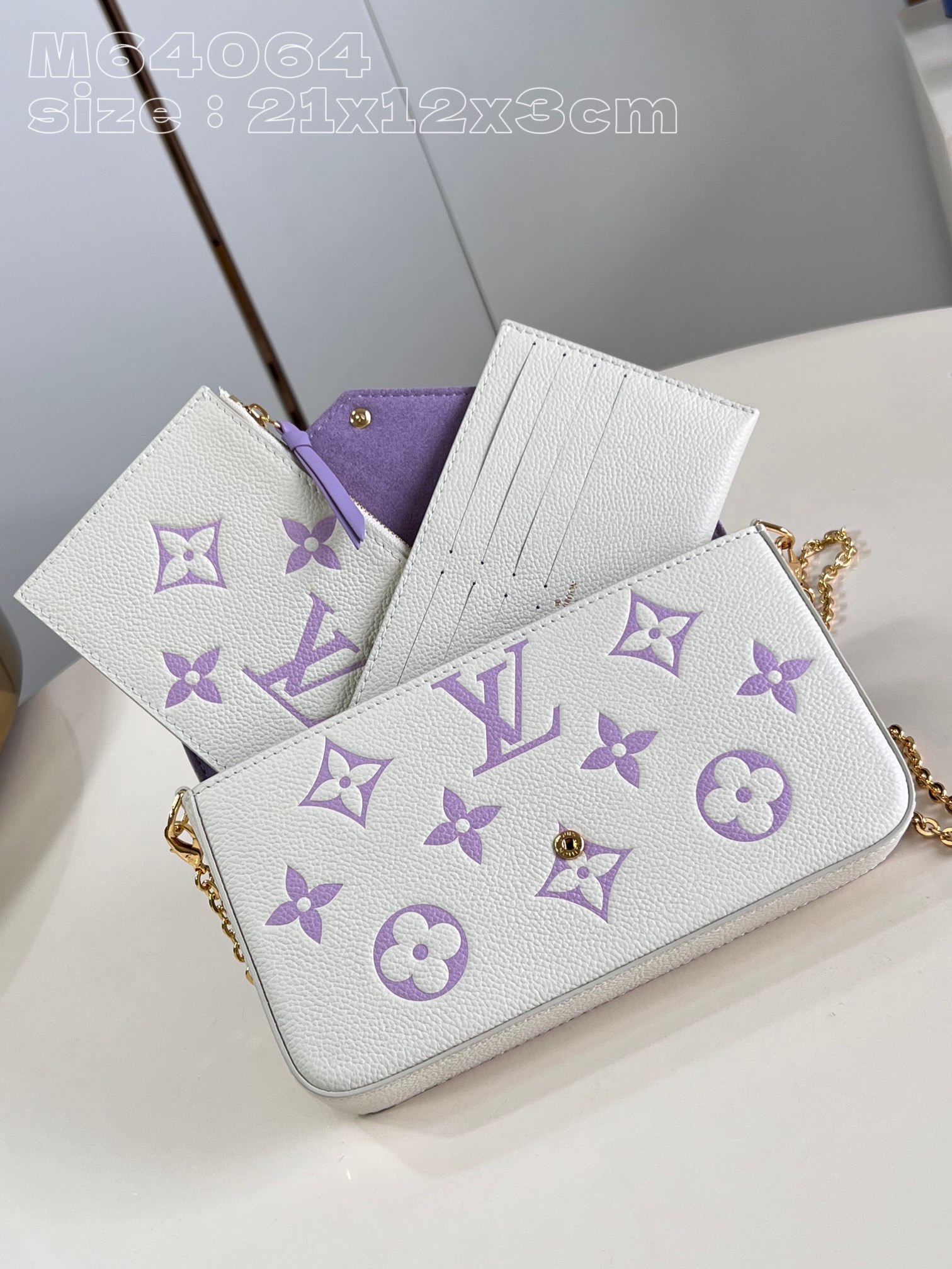 l**is V*t*n pochette félicie