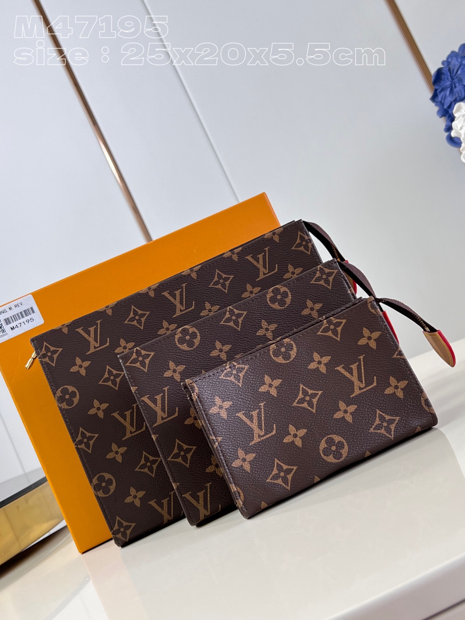 l**is V*t*n trio toilet pouch